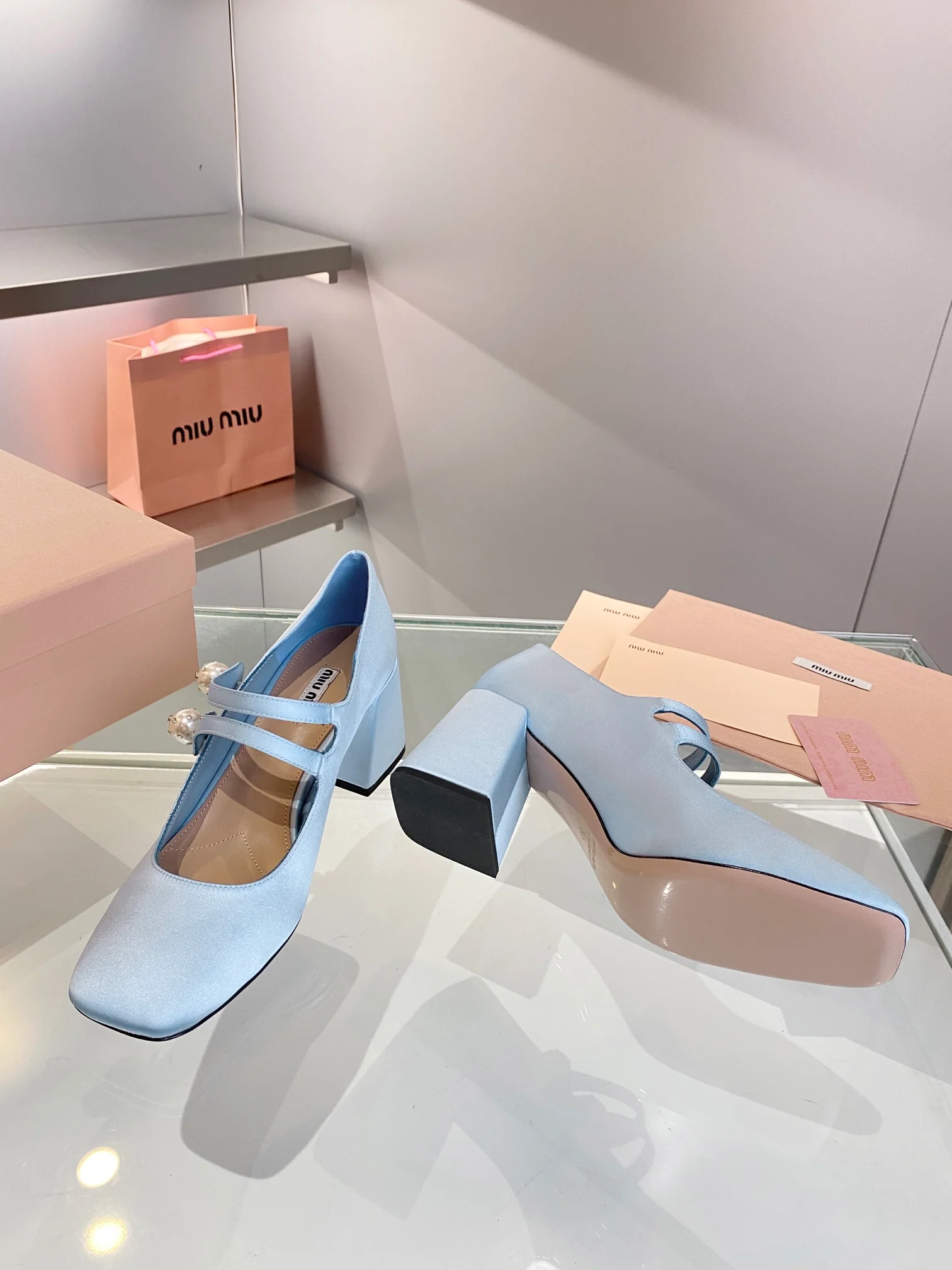 Новинка весны 2022 года от Miu Miu - Туфли на массивном каблуке - Синие