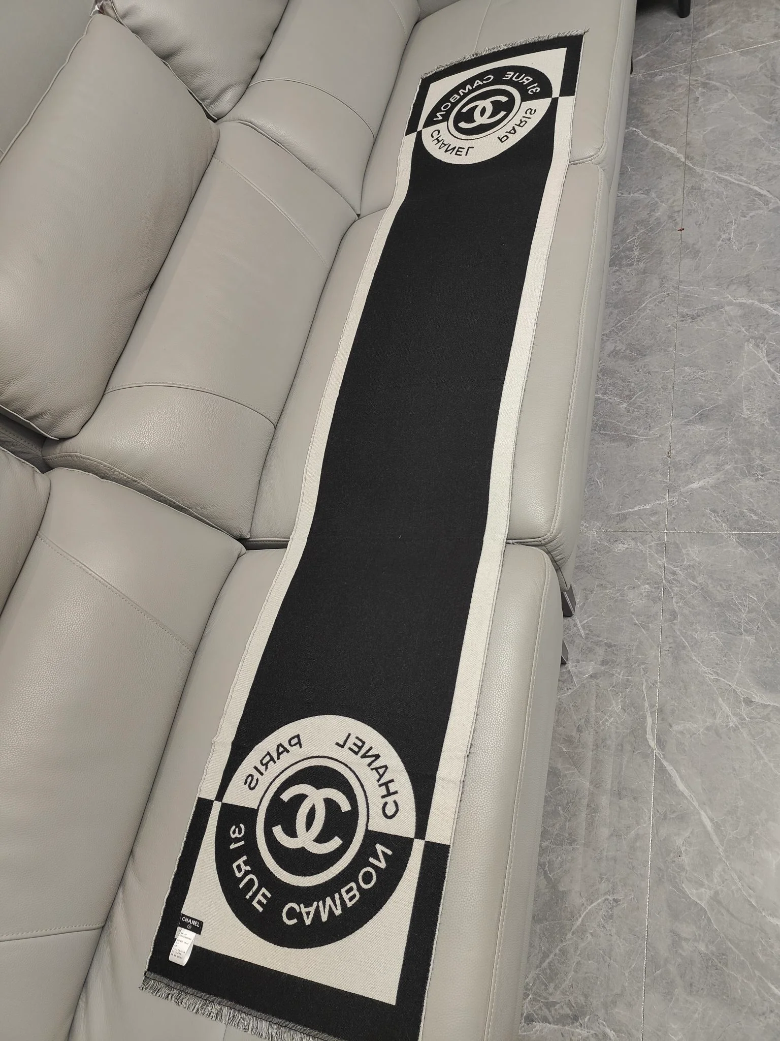 Chanel - Новый черно-белый длинный шарф