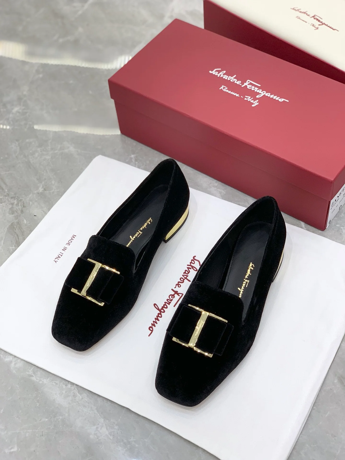 Туфли Salvatore Ferragamo - лоферы с квадратным носком