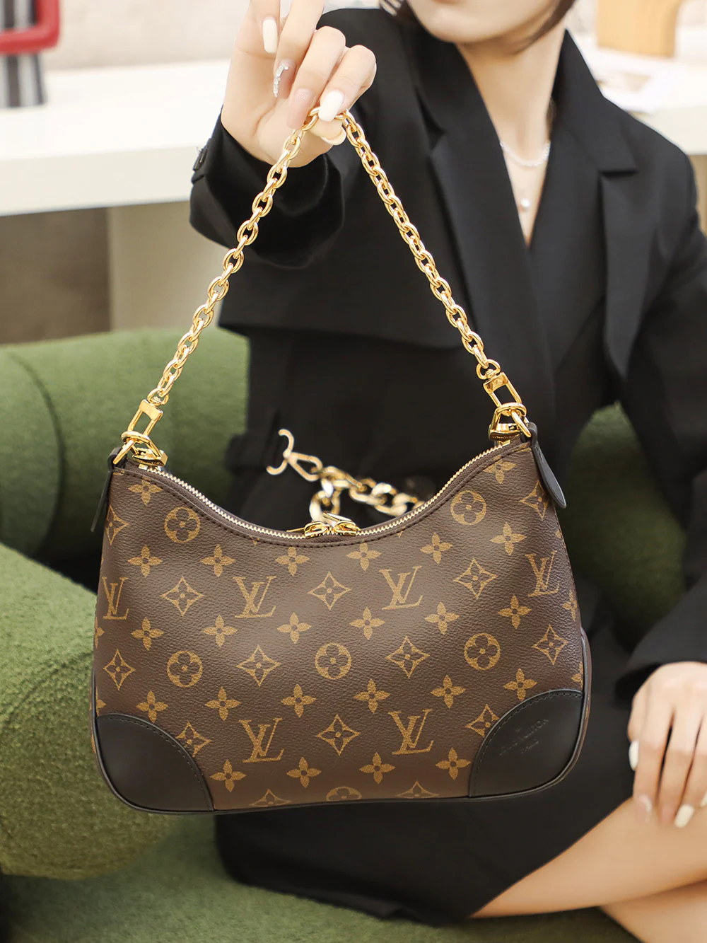 m45831-LV-boulogne croissant bag-over-shoulder/crossbody bag