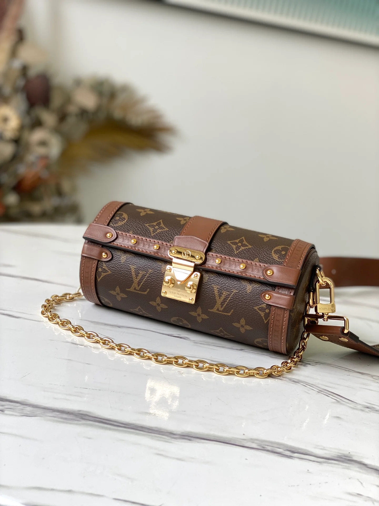 m57835-LV-papillon-trunk-cylinder bag