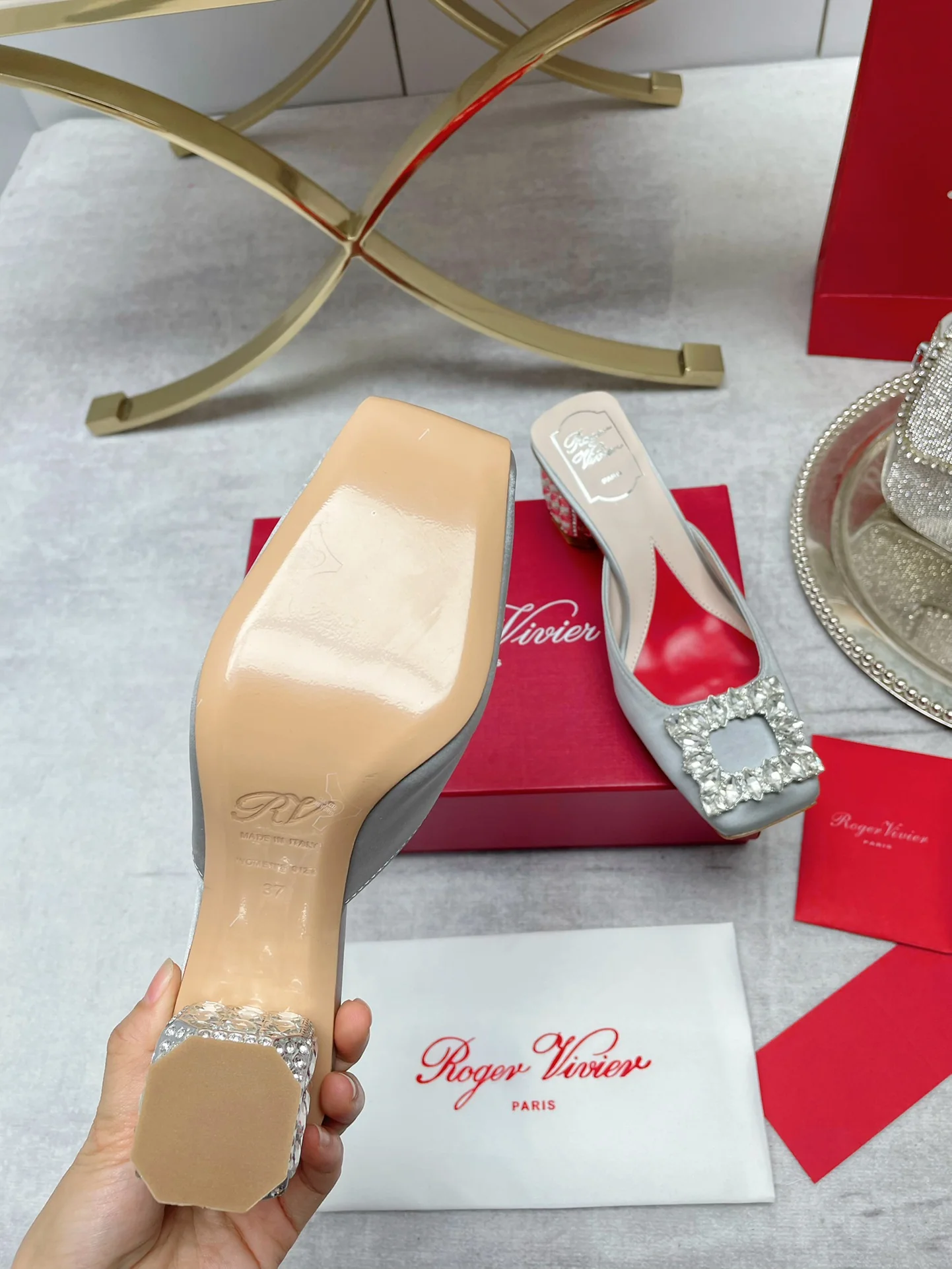 Обувь RV - Новинка сезона осень/зима 2022 - Мюли на низком каблуке с закрытым носком - Серебристые