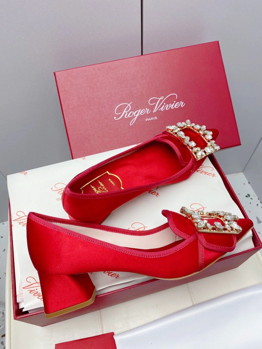 Обувь RV Shoes - Новинка ранней весны 2023 года - Туфли на низком каблуке с пряжкой в ??виде снежинки - Красные