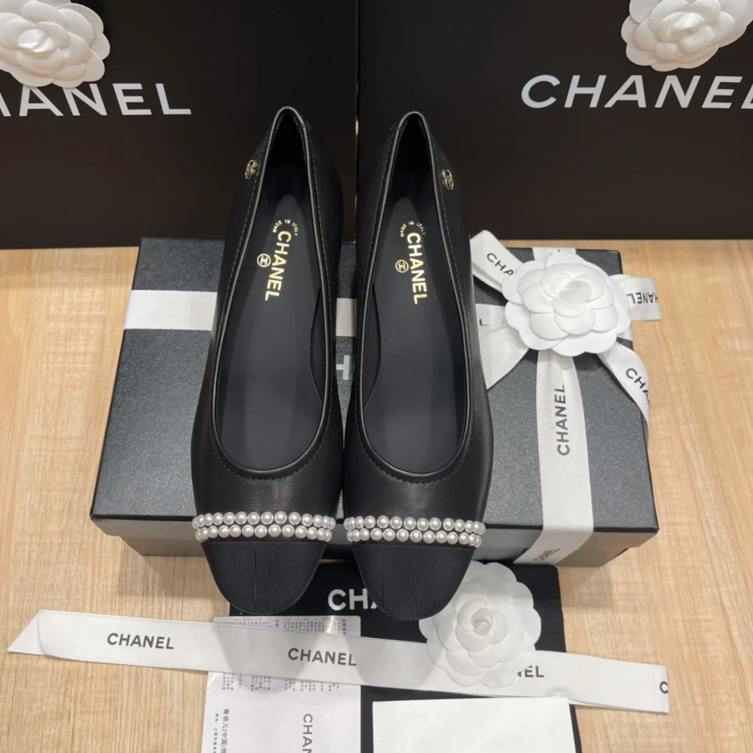 Chanel - Черные туфли на среднем каблуке