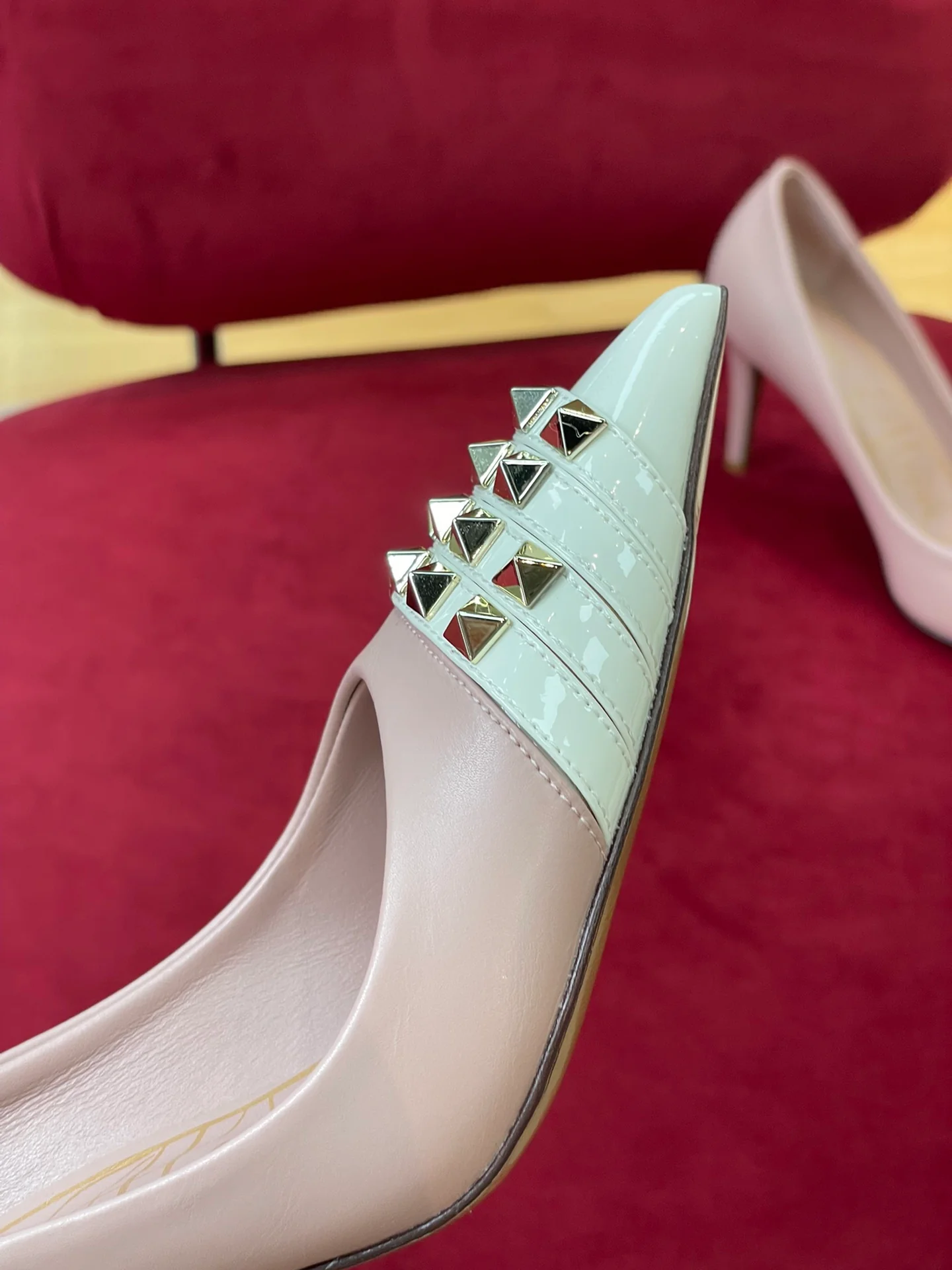 Valentino - Классические туфли на высоком каблуке с заклепками