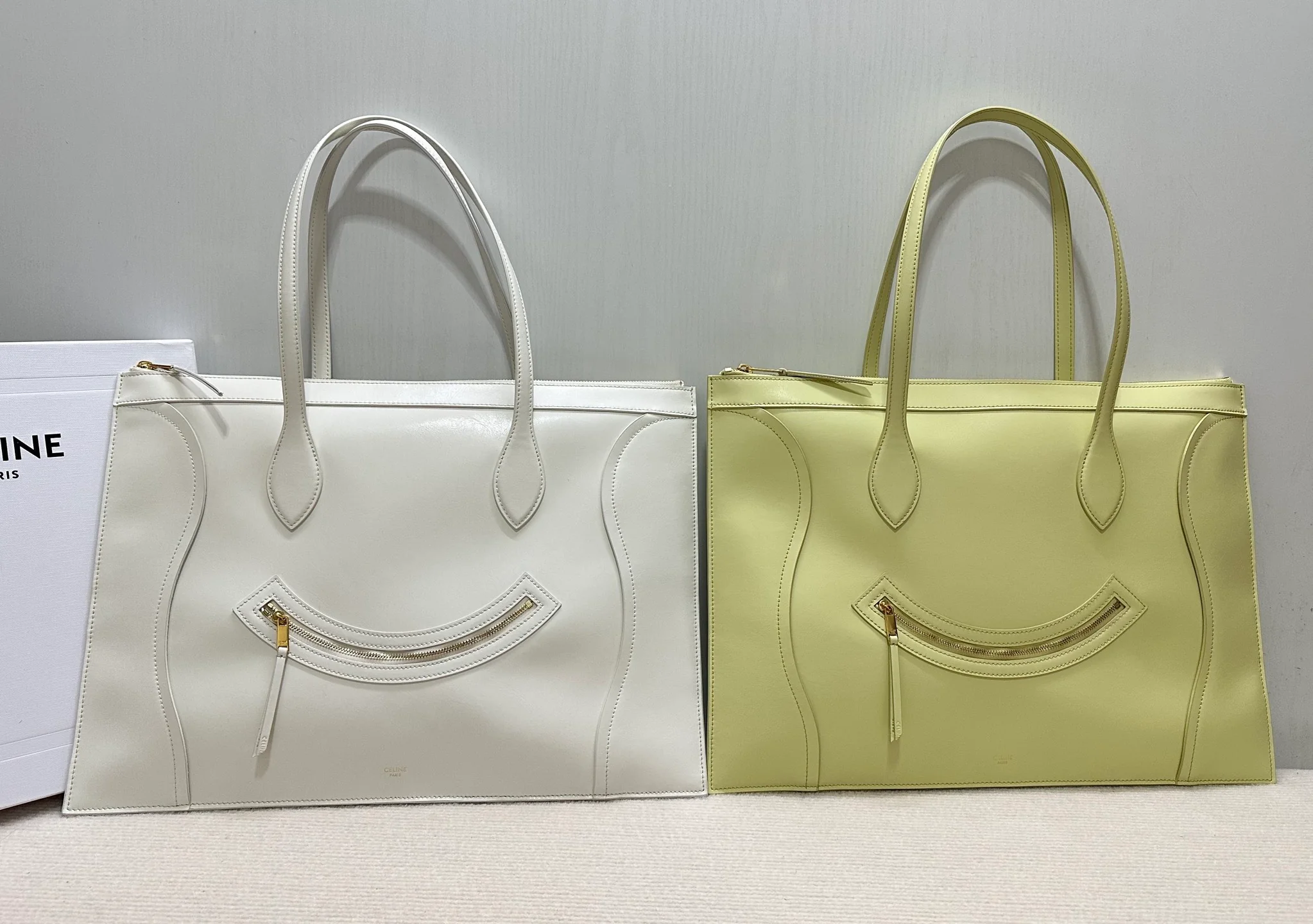 Новинка сезона весна/лето 2026 от Celine - Сумка с изображением смайлика - Белая