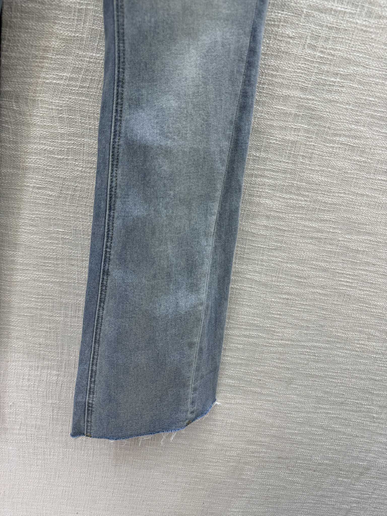 Miu Miu 2404 - Расклешенные джинсы с микро-лейнментом и стразами