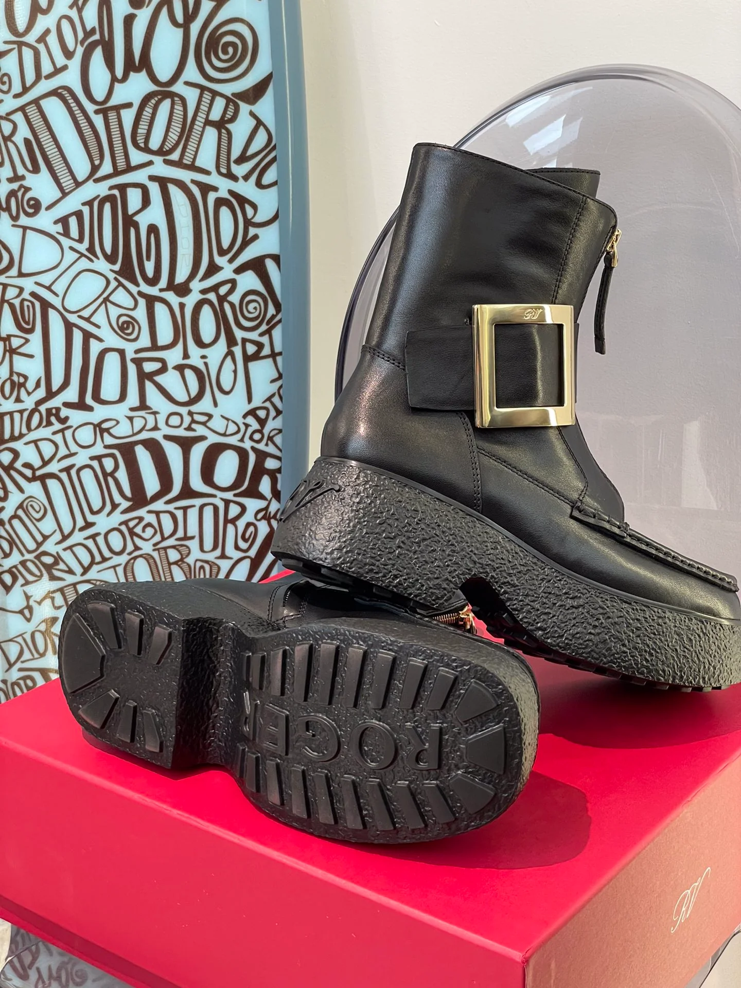 Кожаные ботинки на платформе с застежкой-молнией и металлической пряжкой - 1