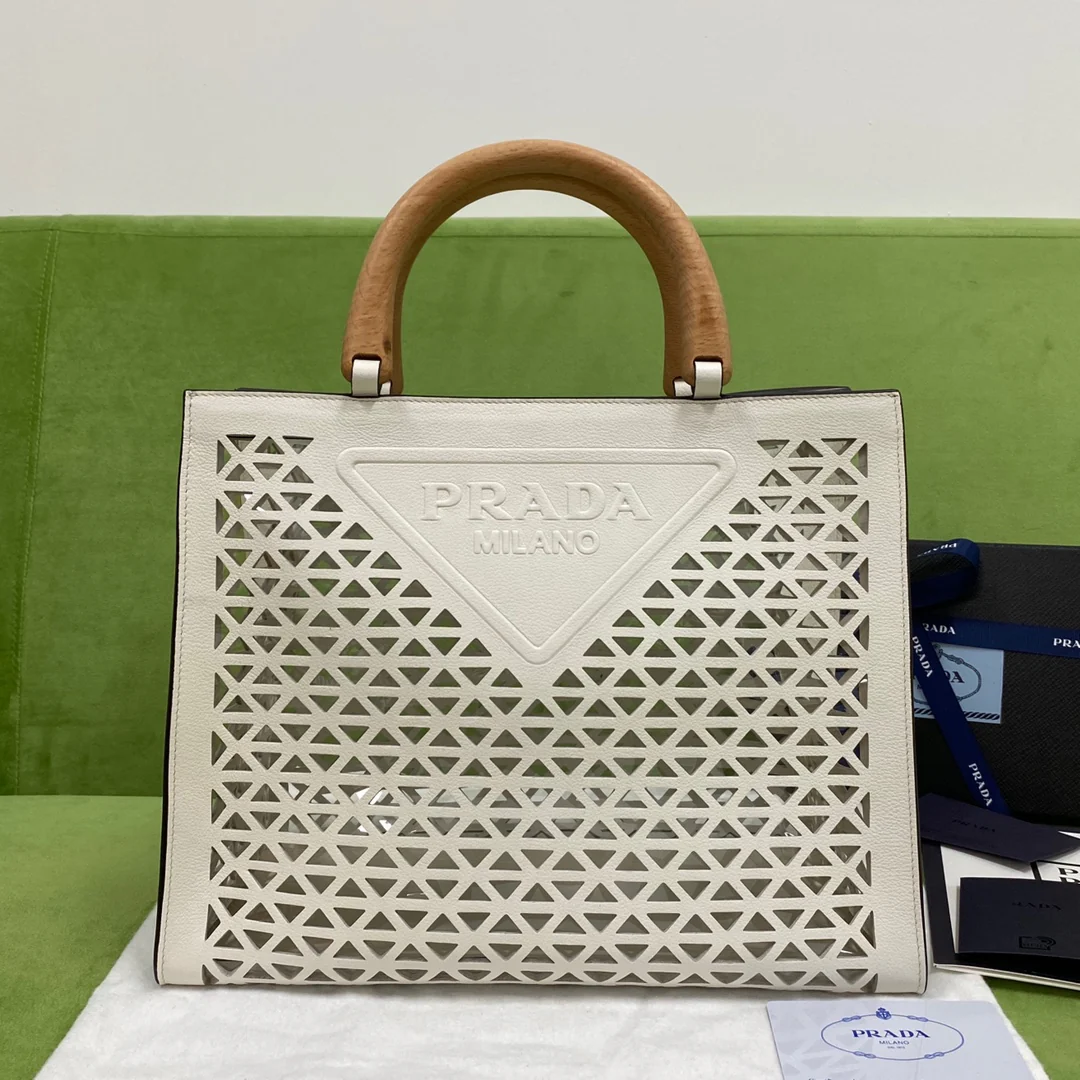 Prada - Новая перфорированная сумка-тоут, белая.