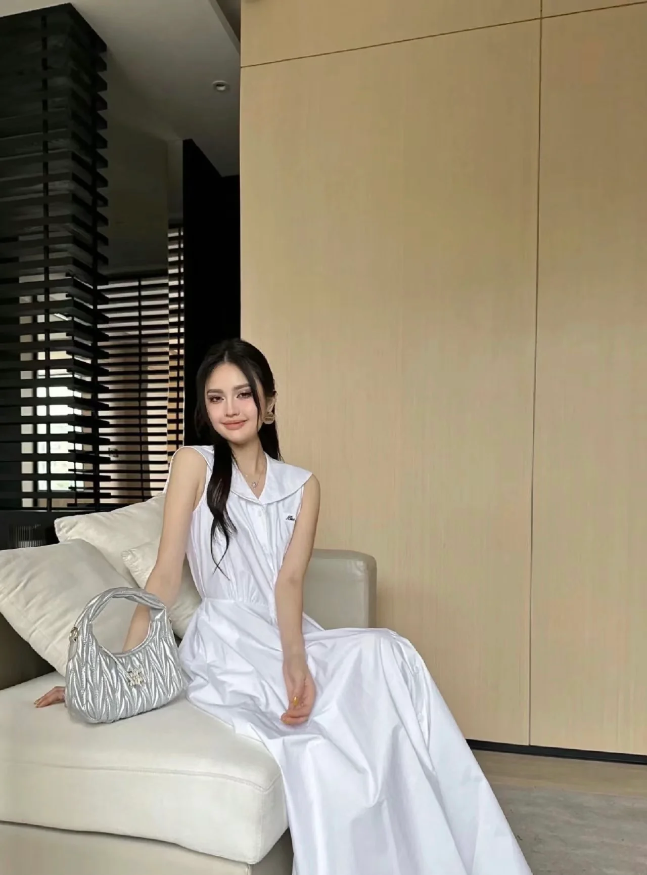 Сумка Miu Miu Wander — маленькая, из овечьей кожи — серебристая — Носите и делитесь