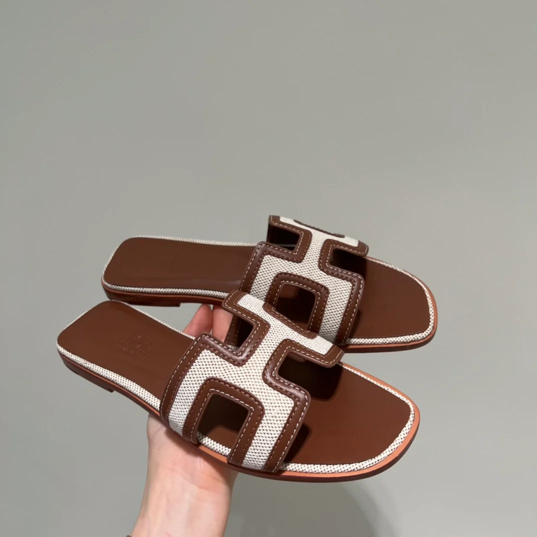 Новинка сезона весна/лето 2022 от Hermes - плоские тапочки H - 4