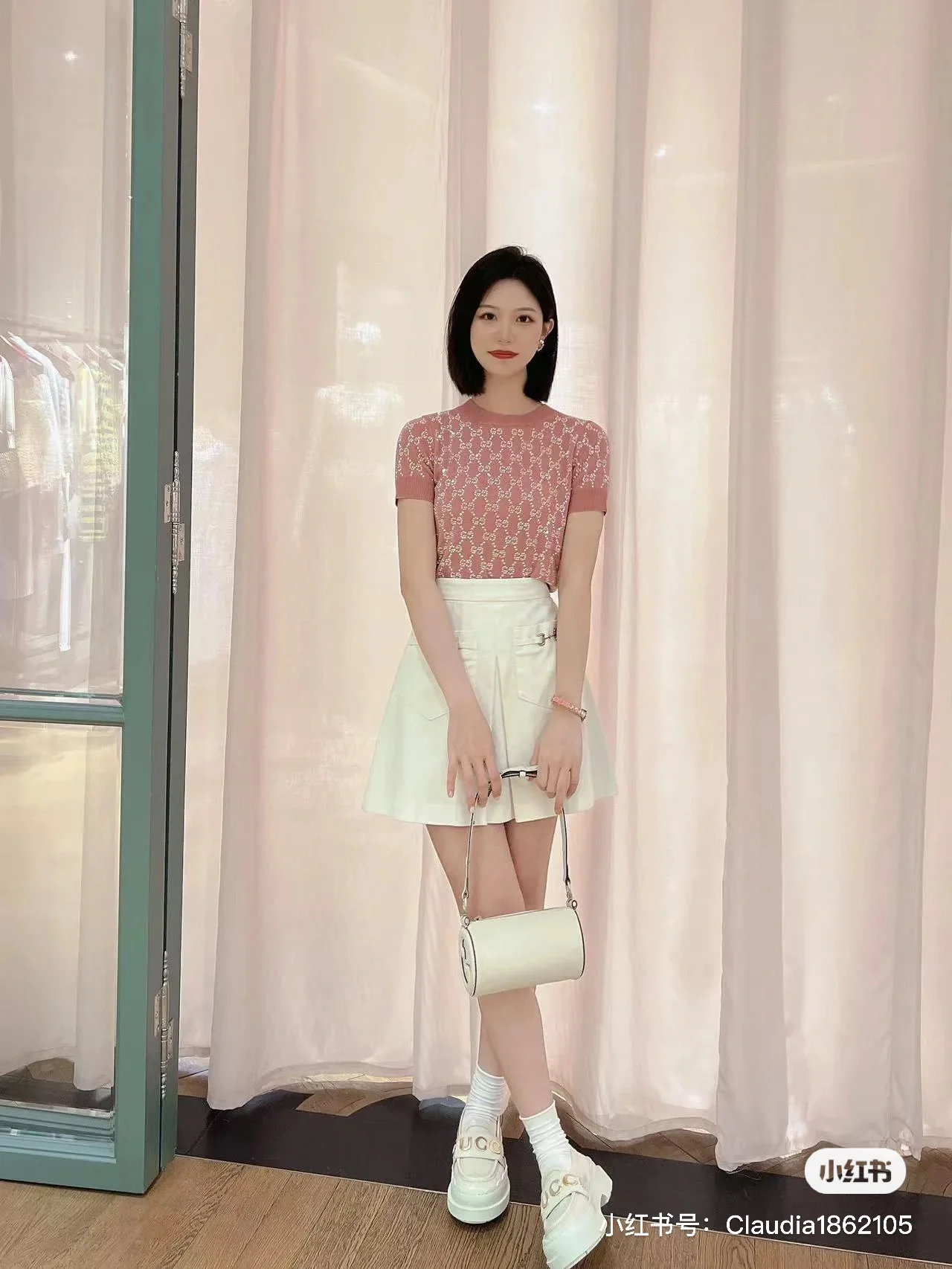 Новинка сезона осень/зима 2023 от Gucci - Лоферы с буквами - Белые