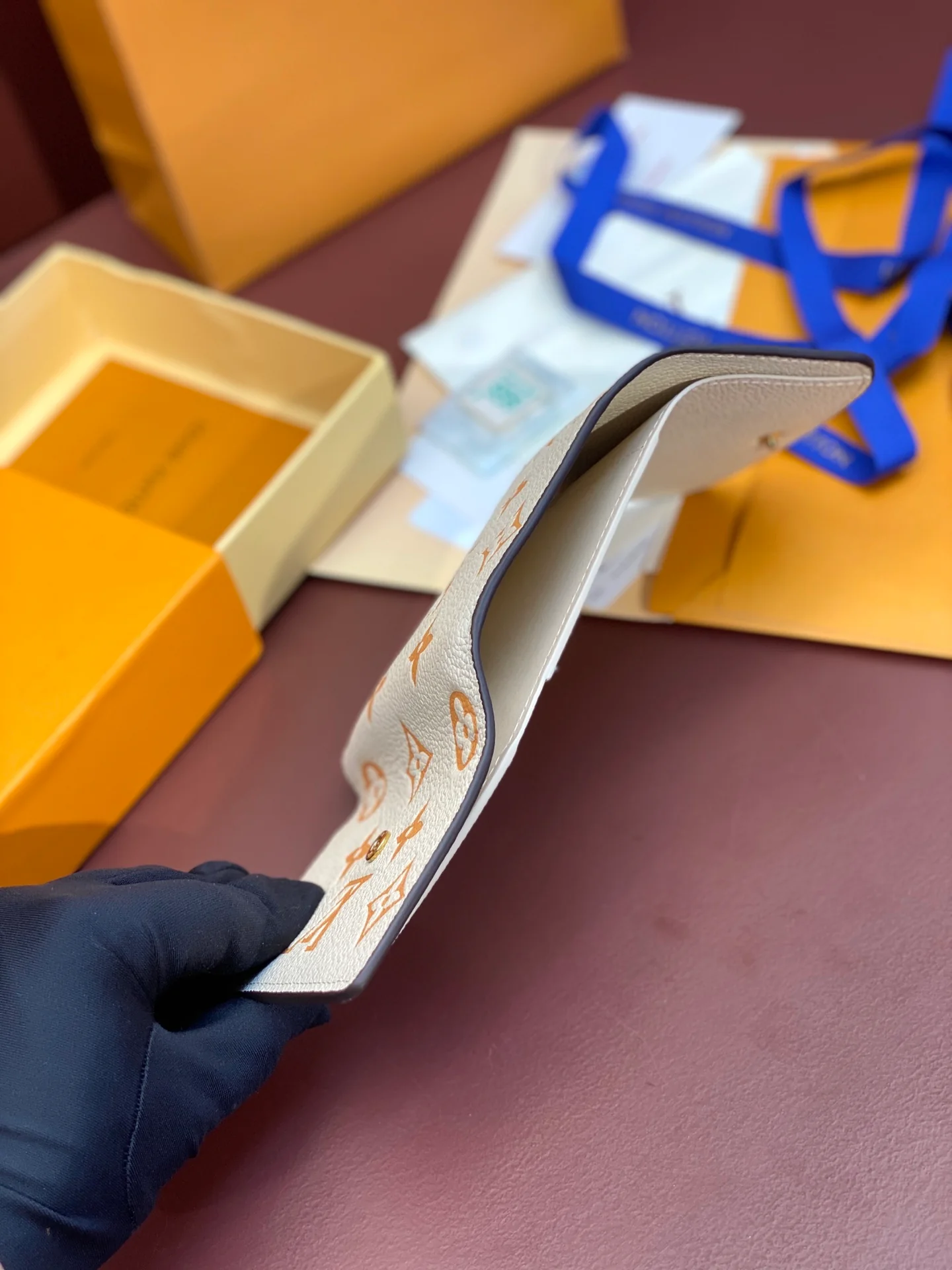 LV-m60688-Короткий кошелек-Бежевый