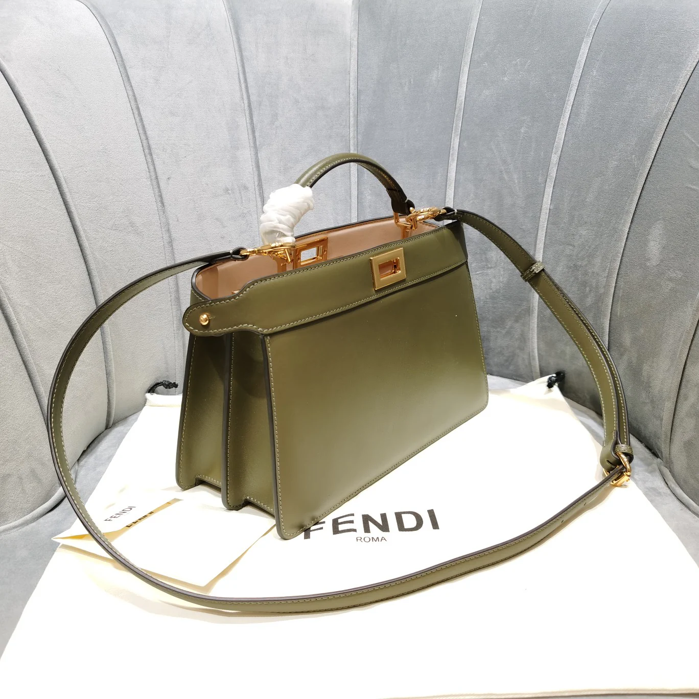 Маленькая зеленая кожаная сумка Fendi Peekaboo i-seey - 1