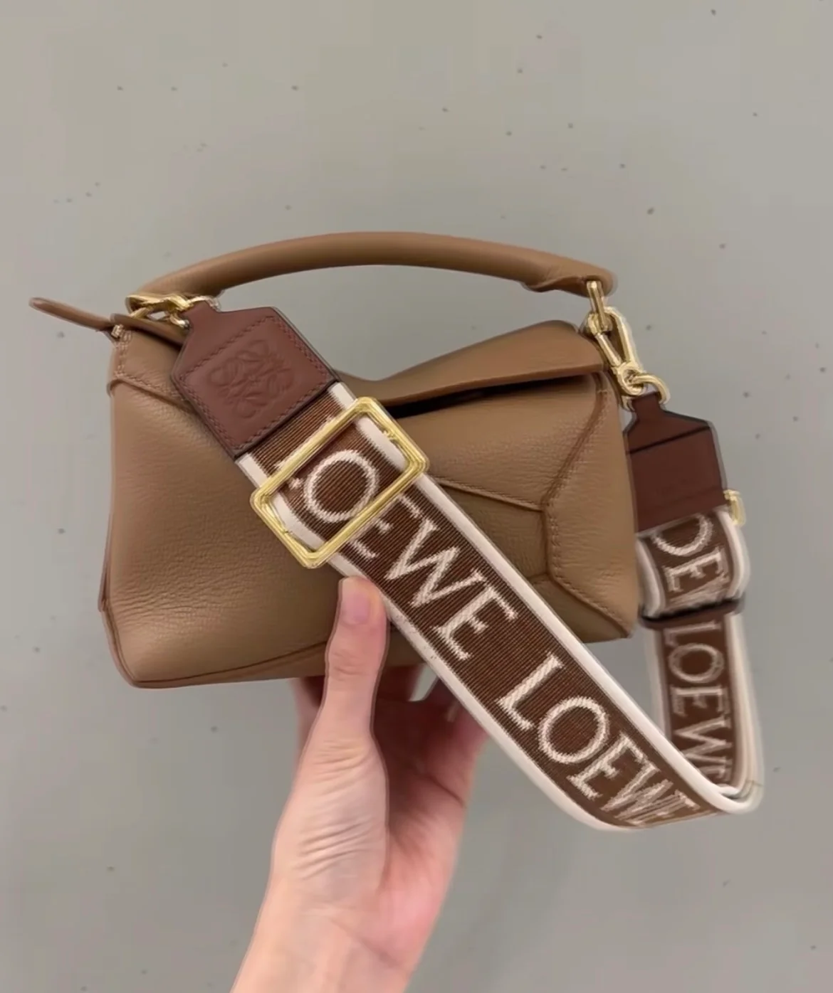 Миниатюрная кожаная сумка Loewe Puzzle Mini