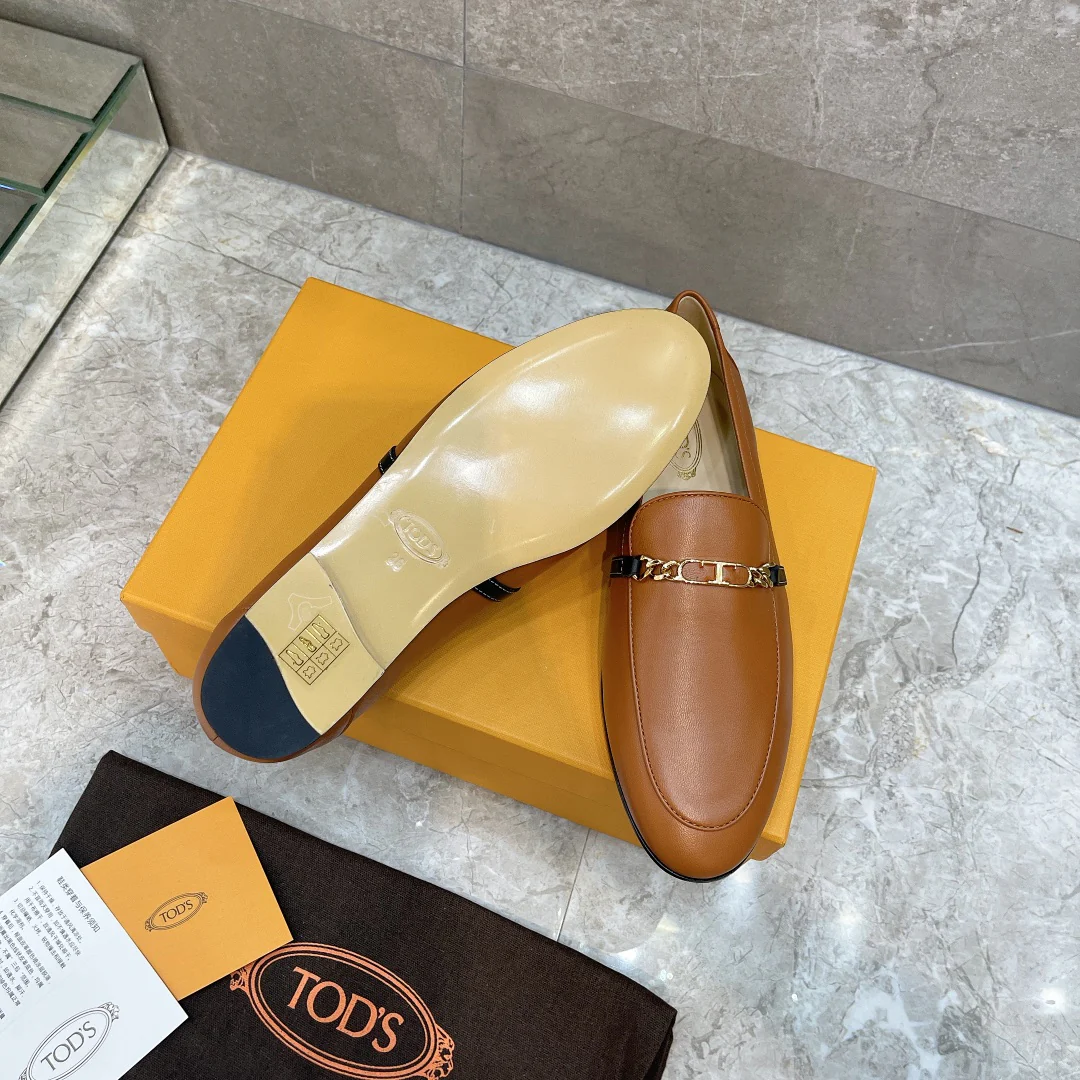 Tods - Сдержанные лоферы с тонкой цепочкой