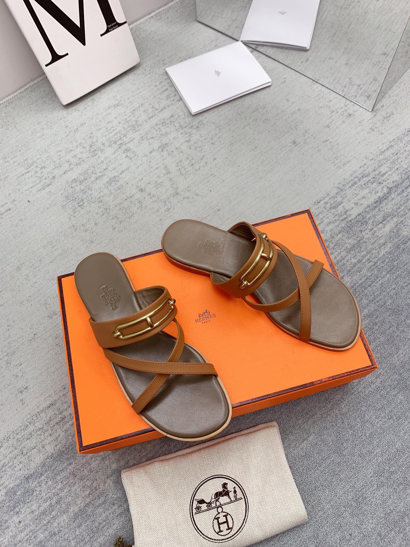 Новинка сезона весна/лето 2022 от Hermes - Текстурированные плоские тапочки - 2 шт.