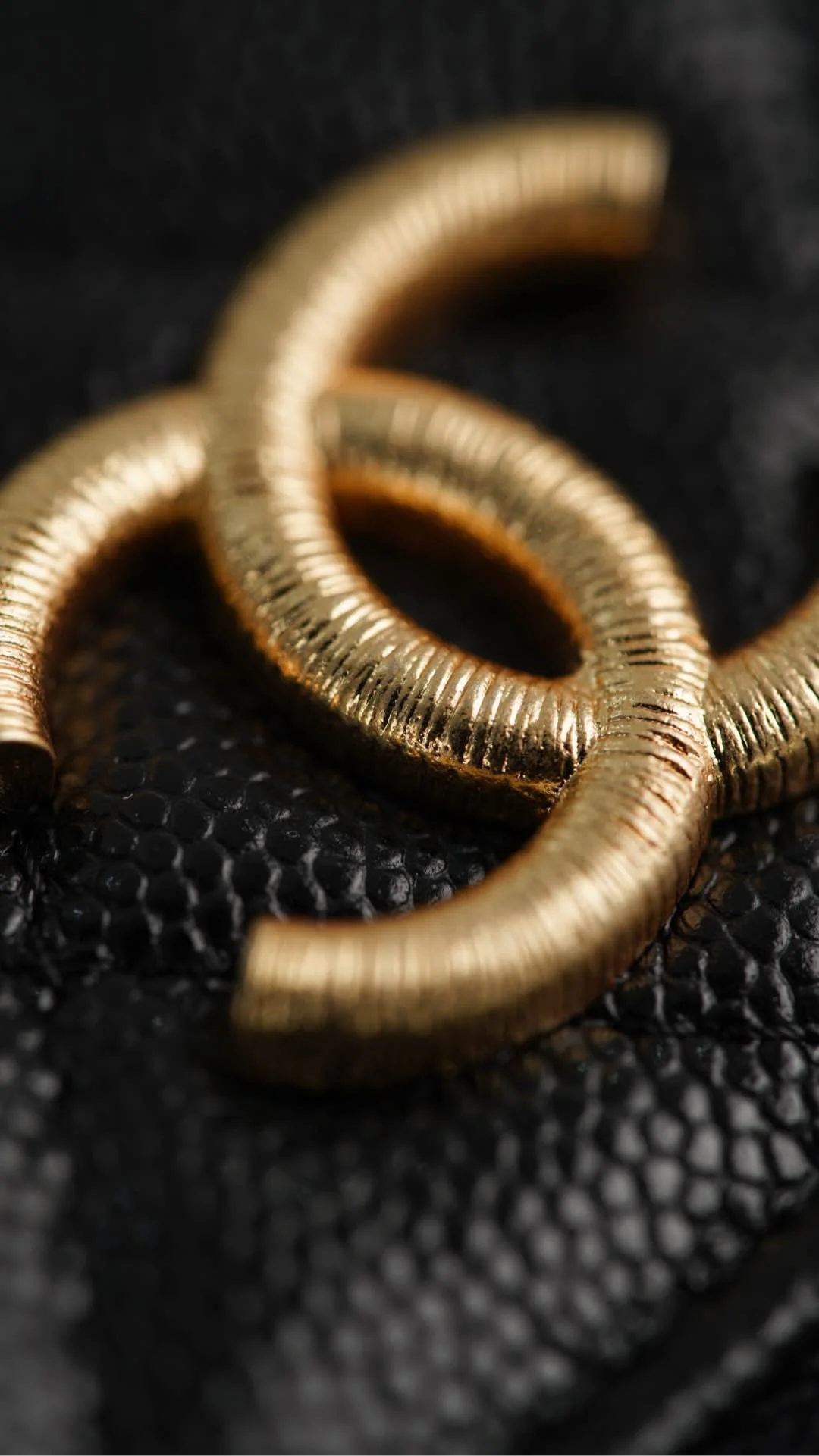 Сумка для ланча Chanel 25p Lychee Beef - черно-золотая