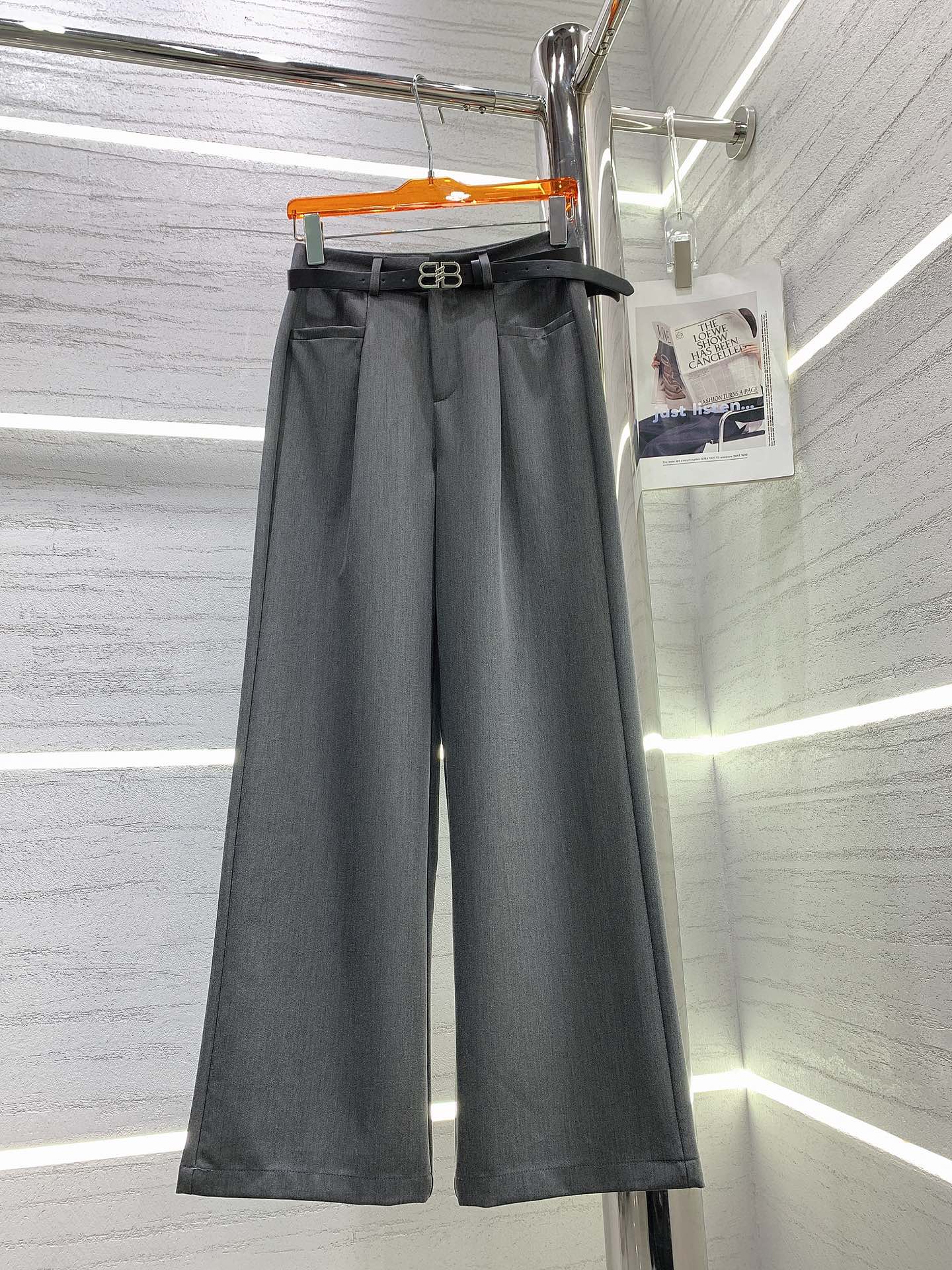 Balenciaga 2403 - Новые брюки от костюма с передними складками и карманами