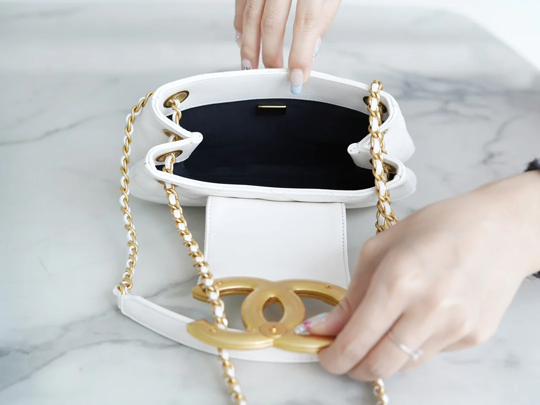 Chanel - Новая большая сумка-мессенджер Double C - Белая