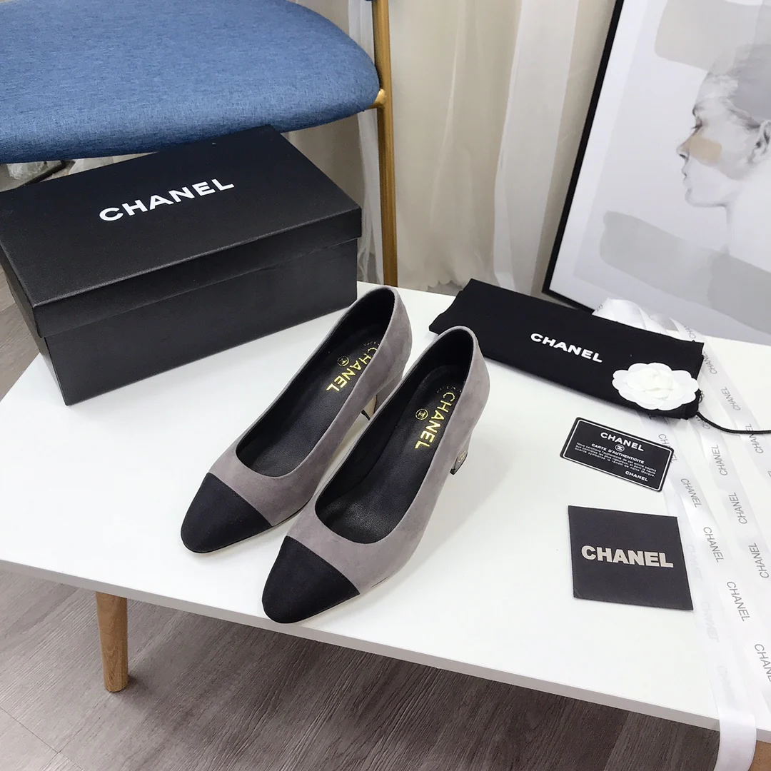 Туфли Chanel на массивном каблуке - Коллекция Métiers d'Art - Серый