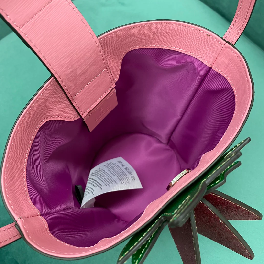 Gucci-夏季草莓水桶包