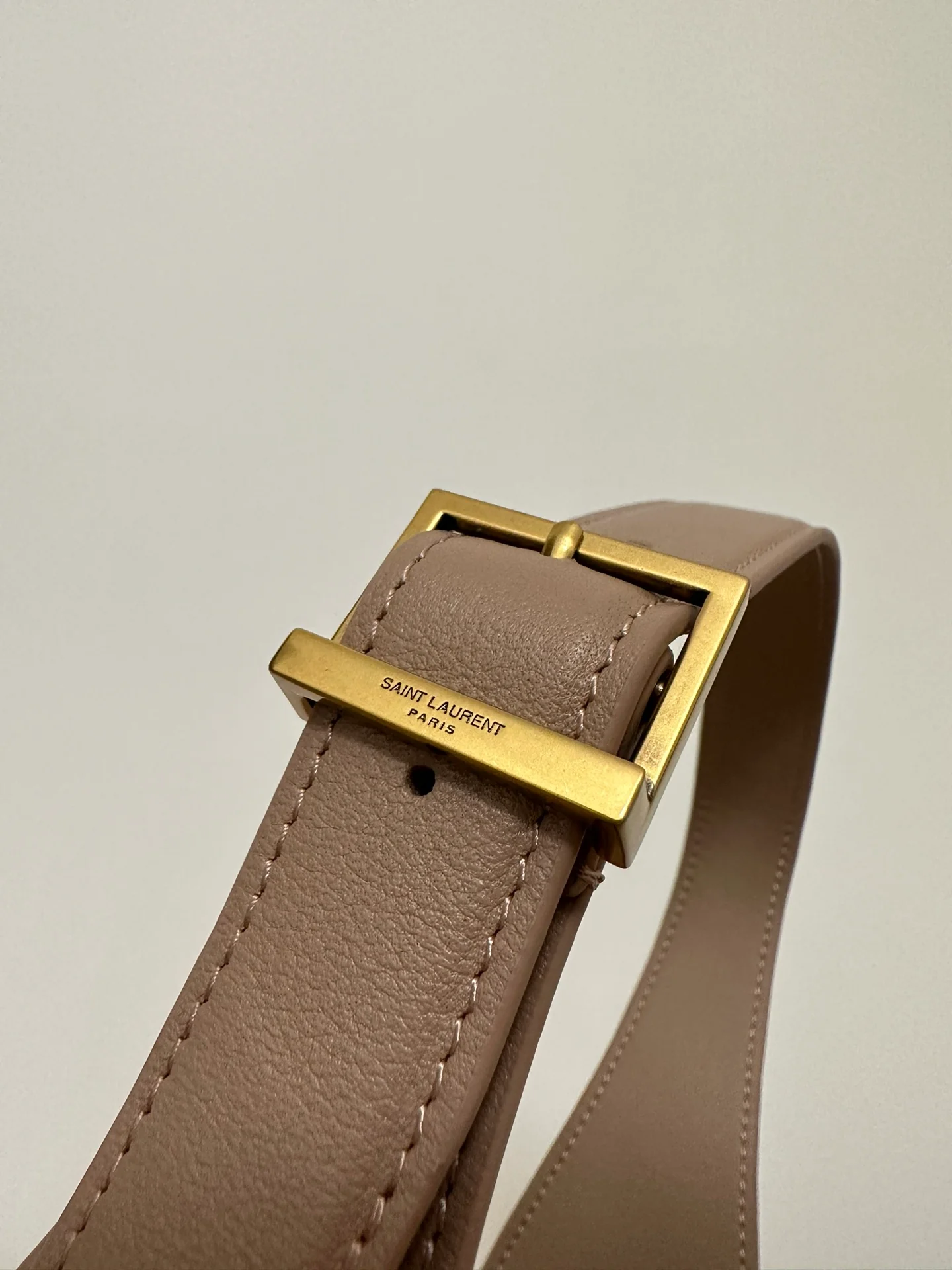 YSL-le-5-a-7-soft-hobo-rose sand