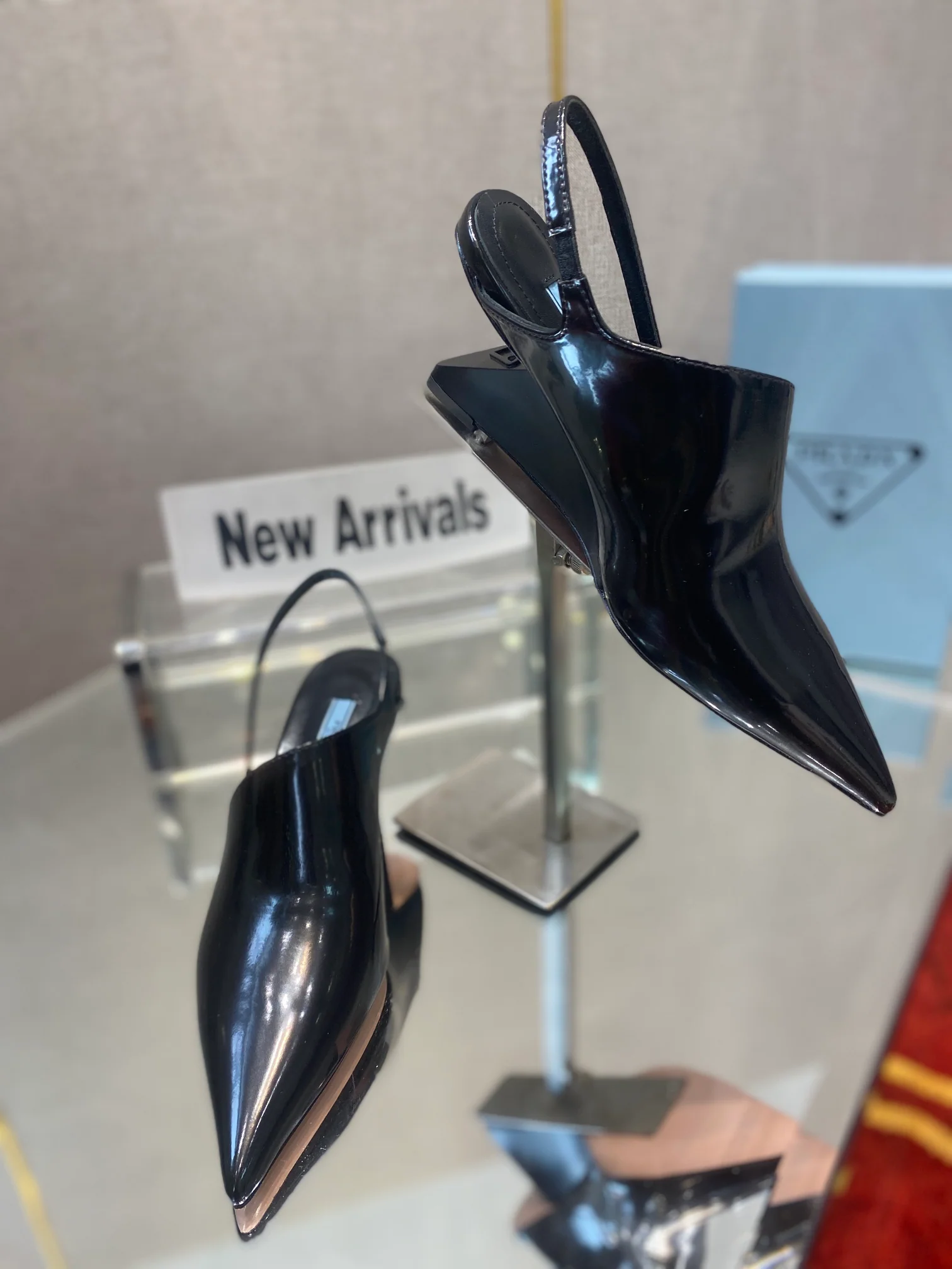 Туфли Prada - туфли Prada с острым носком на низком каблуке - черные