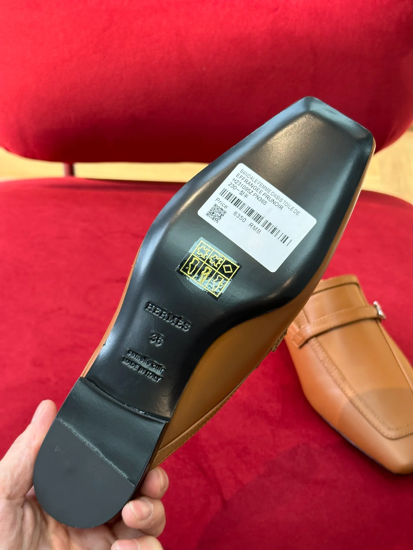 Новинка сезона весна/лето 2023 от Hermes - Кожаные тапочки с квадратным носком - Коричневые