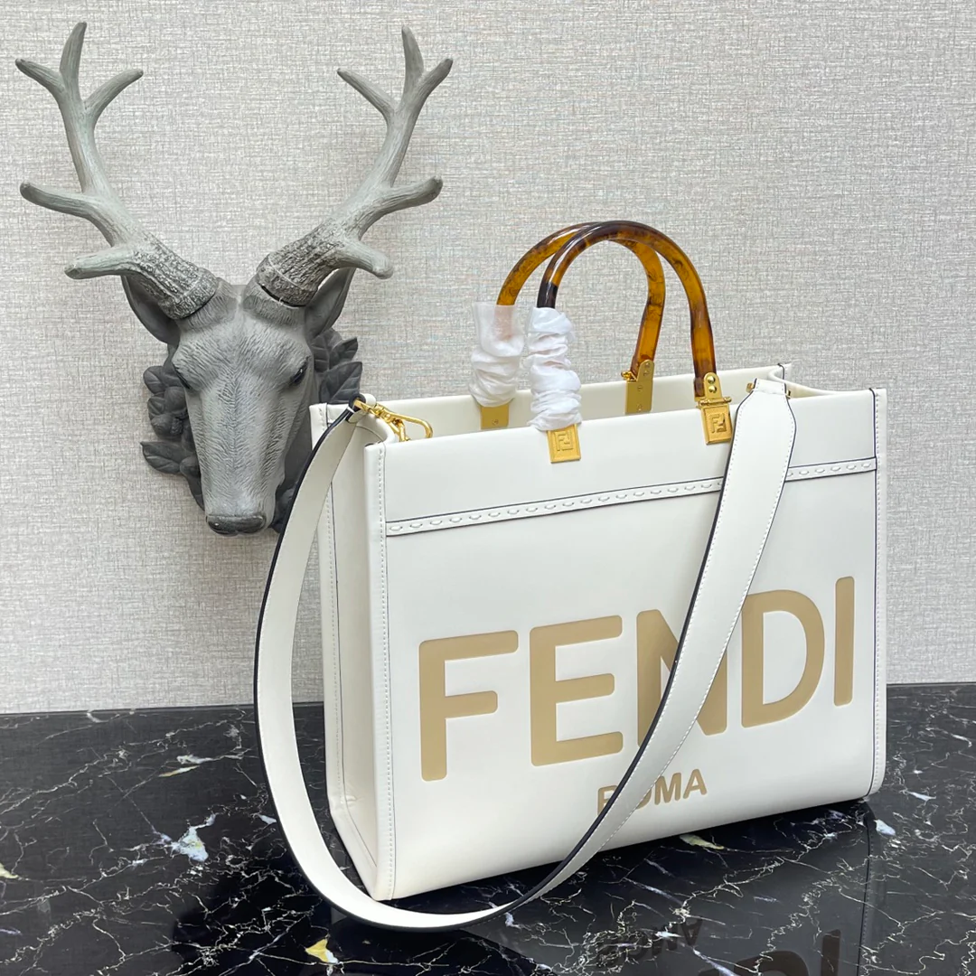 Сумка-тоут Fendi Sunshine Medium из белой тисненой кожи
