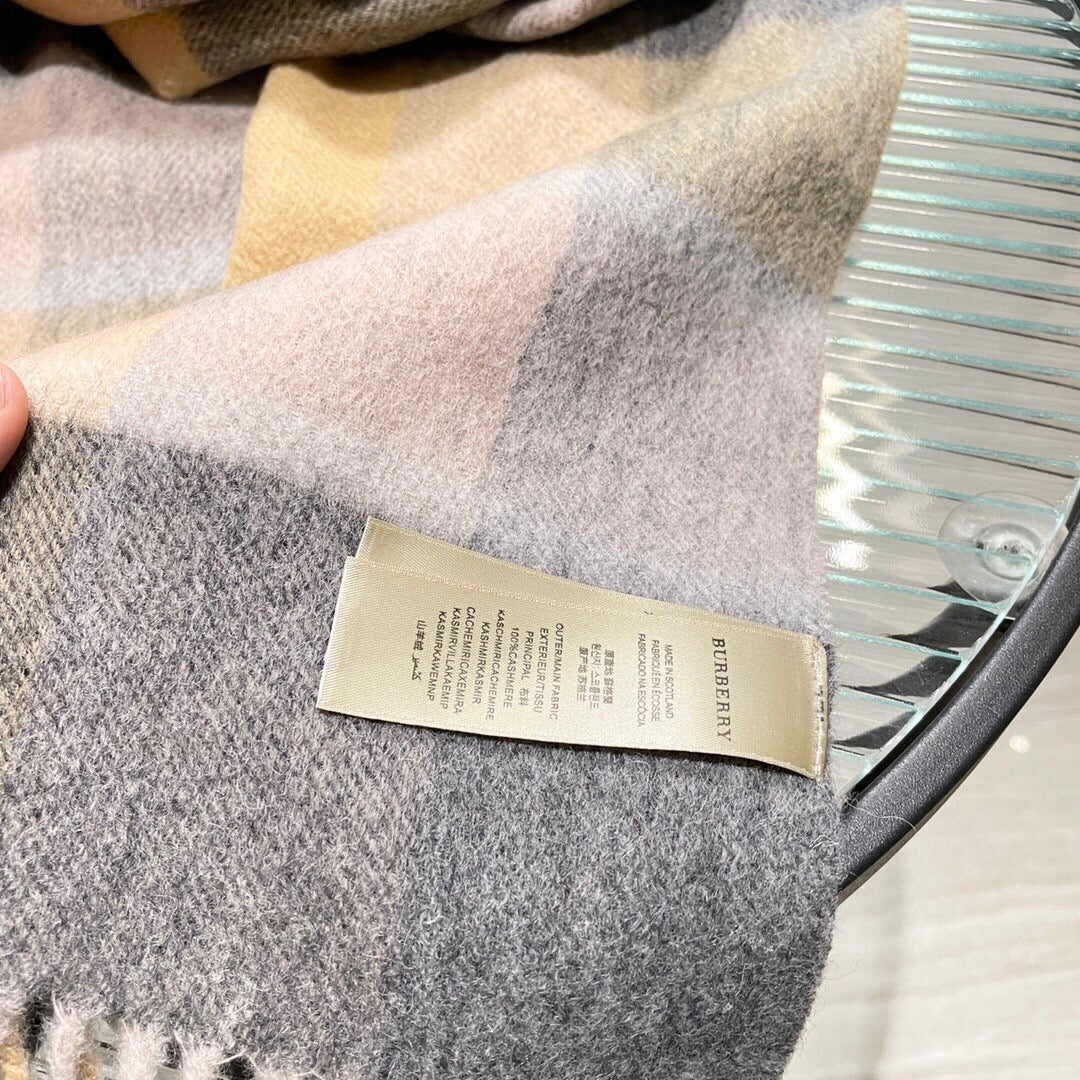 Классический кашемировый клетчатый шарф Burberry с узором 