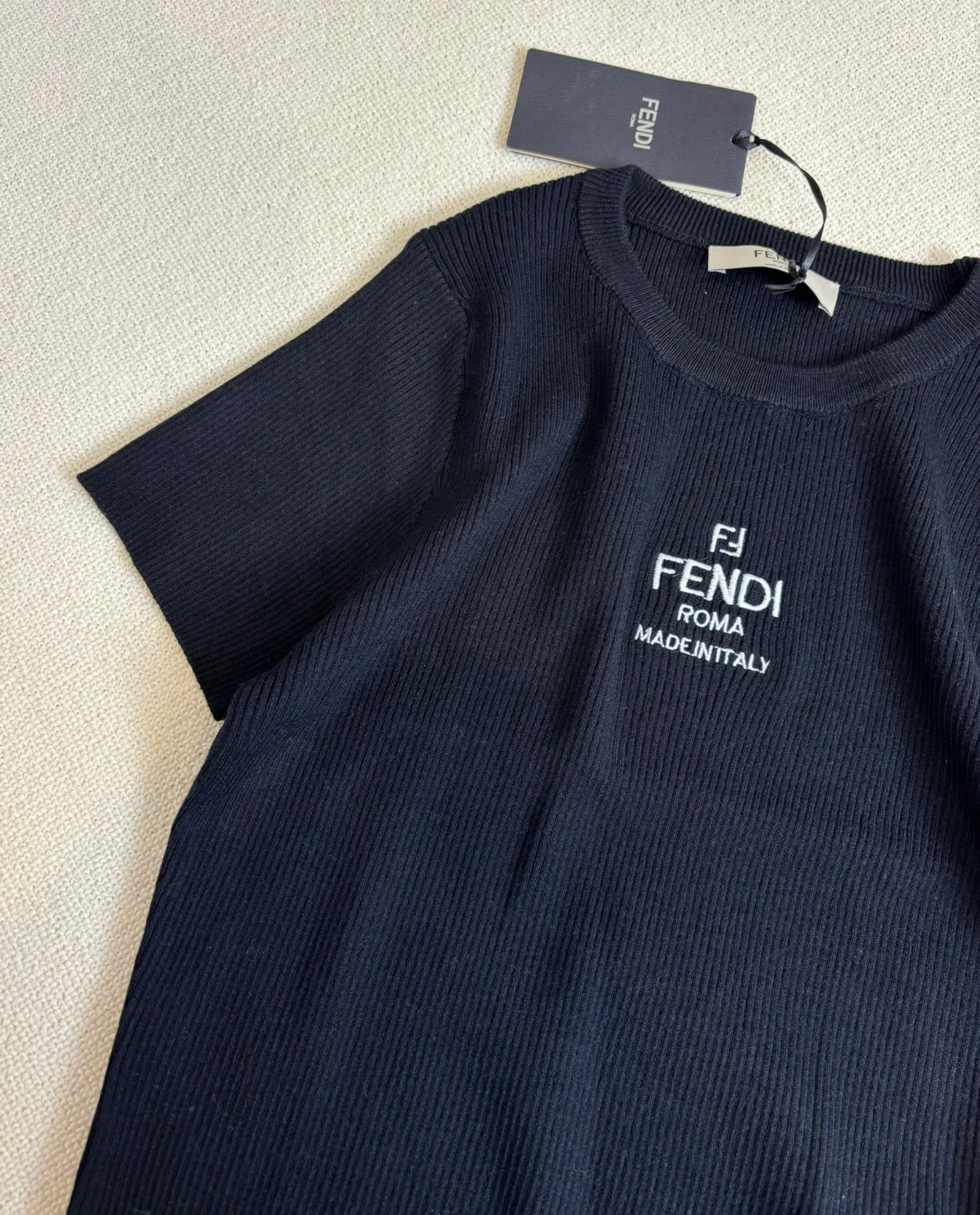 Fendi - 2403 - Трикотажная футболка с коротким рукавом для ранней весны - Черная