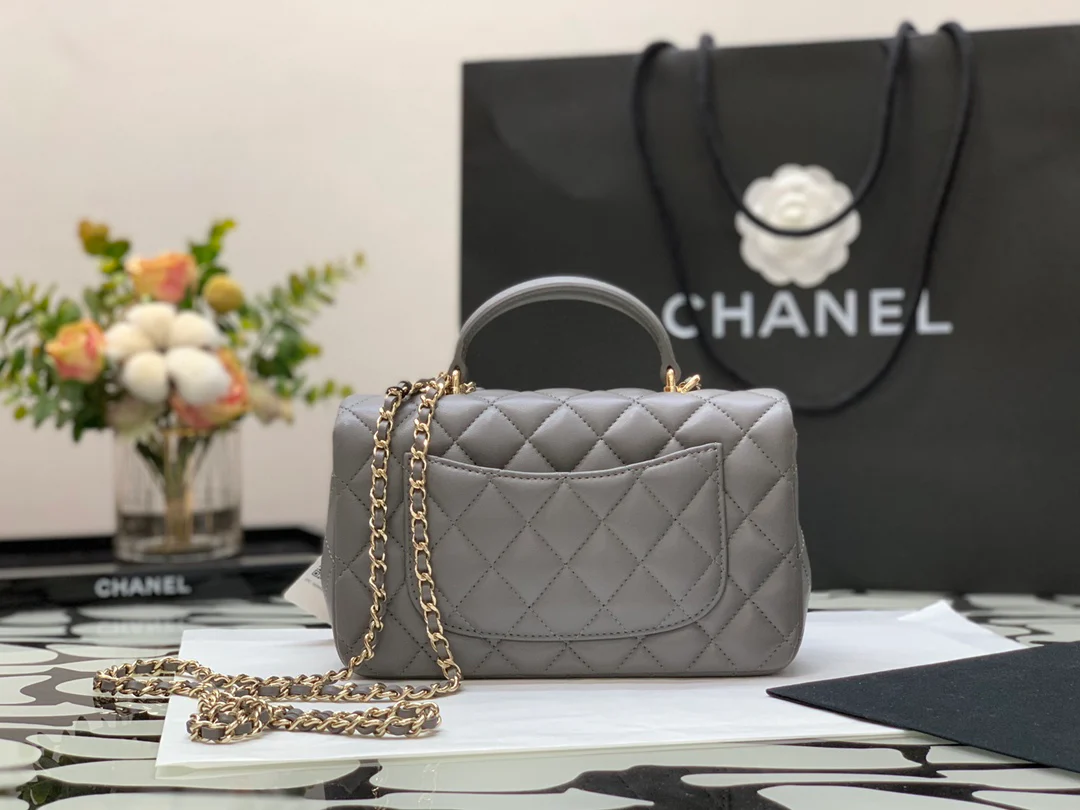 Весенняя коллекция Chanel 2022 - сумка CF - серая