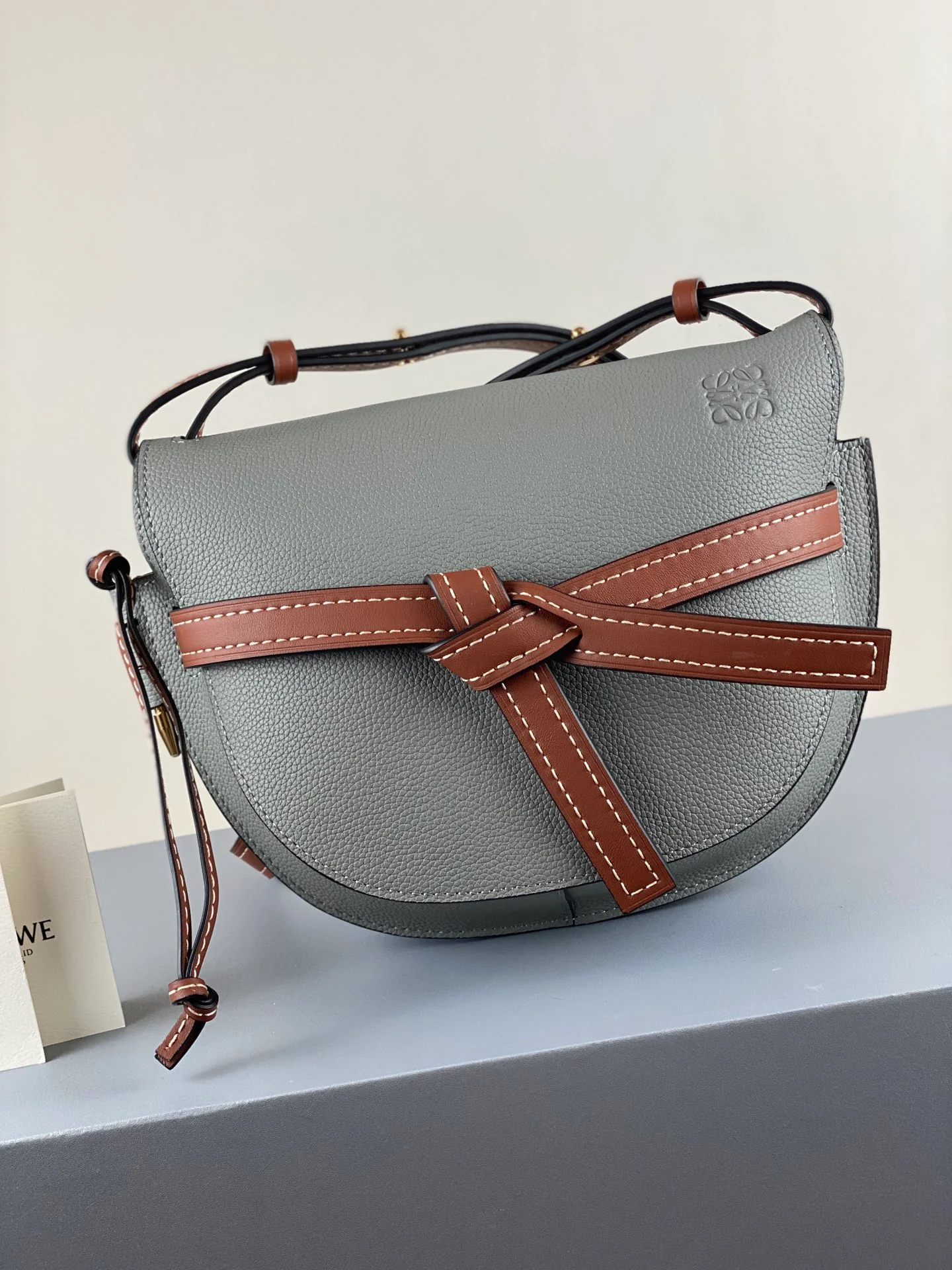 Loewe-gate-small-20x19x11-5-cm-9