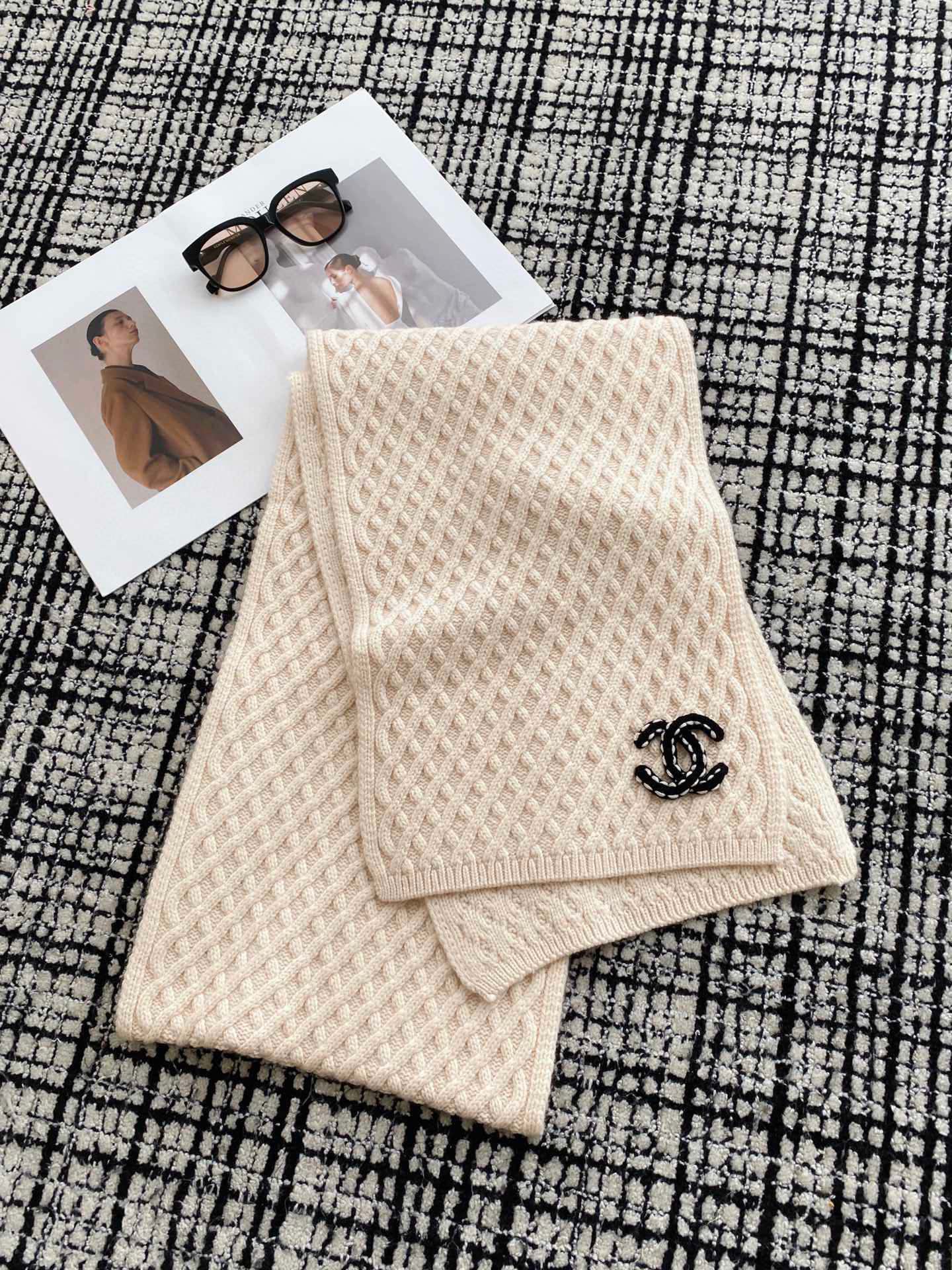 Вязаный шерстяной шарф Chanel 2024 — черный