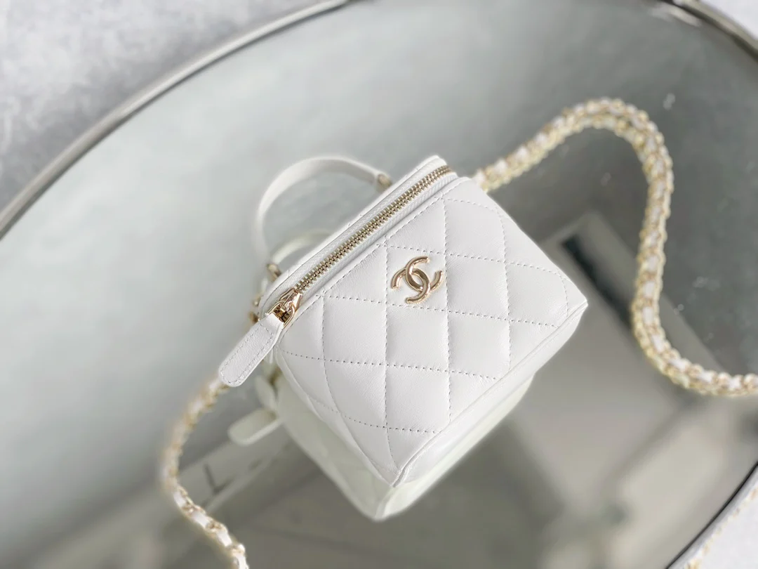 Футляр для помады Chanel 2022 года — маленькая коробочка — белый