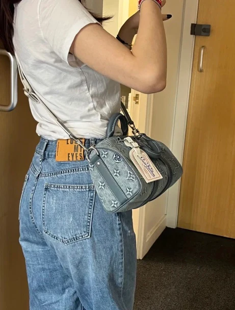 m22762-LV-keepall25-Emboss Denim Style