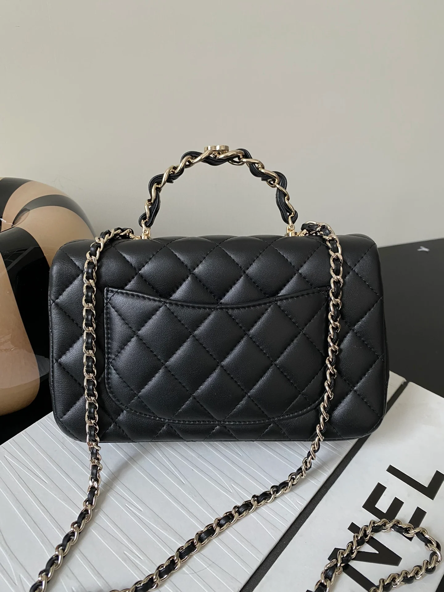 Мини-сумка Chanel CF с стеганой ручкой - черная