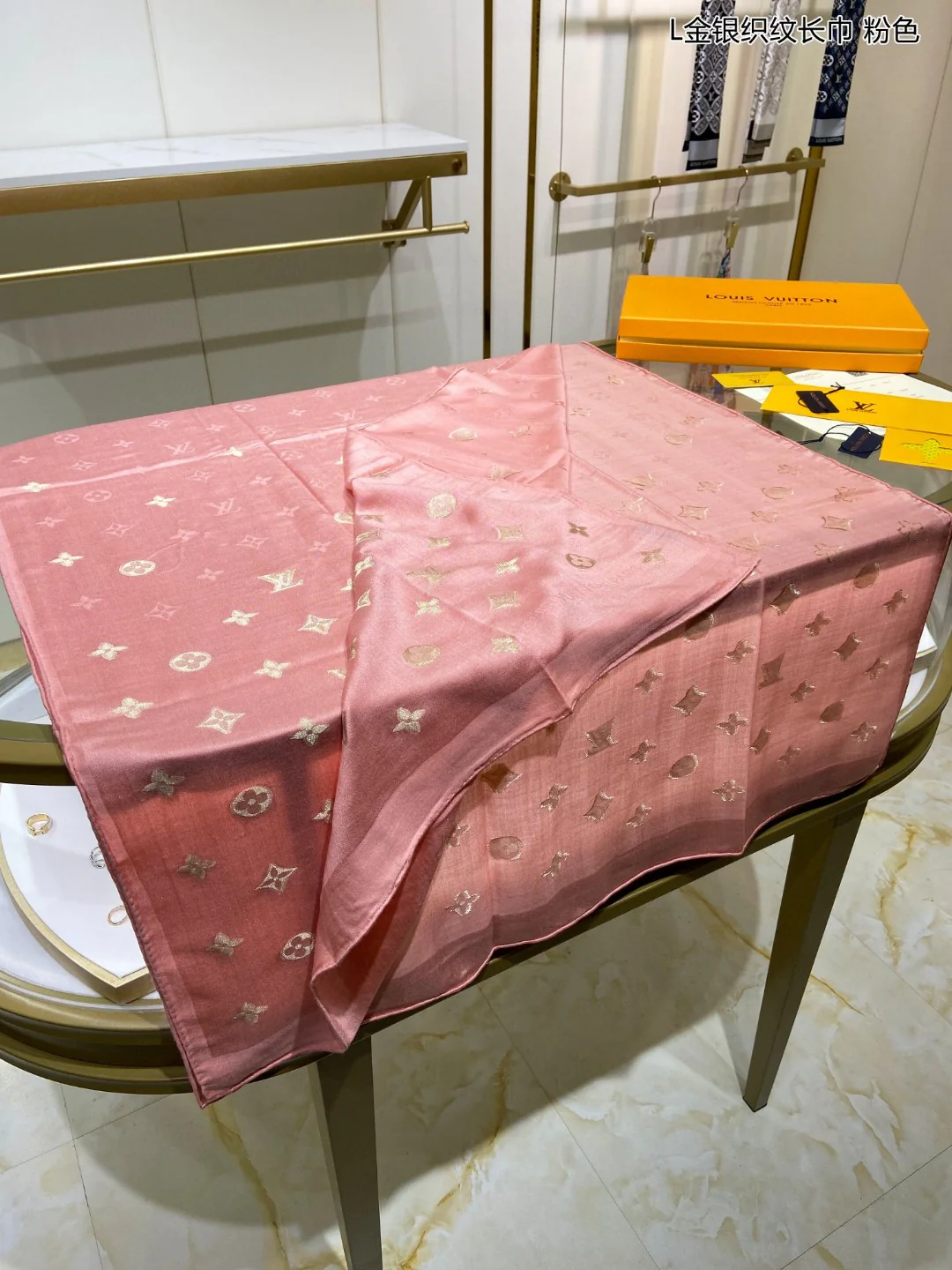 Длинный тканый шарф LV золотого и серебряного цвета - кашемир с монограммой из золотой нити - 75-200 см