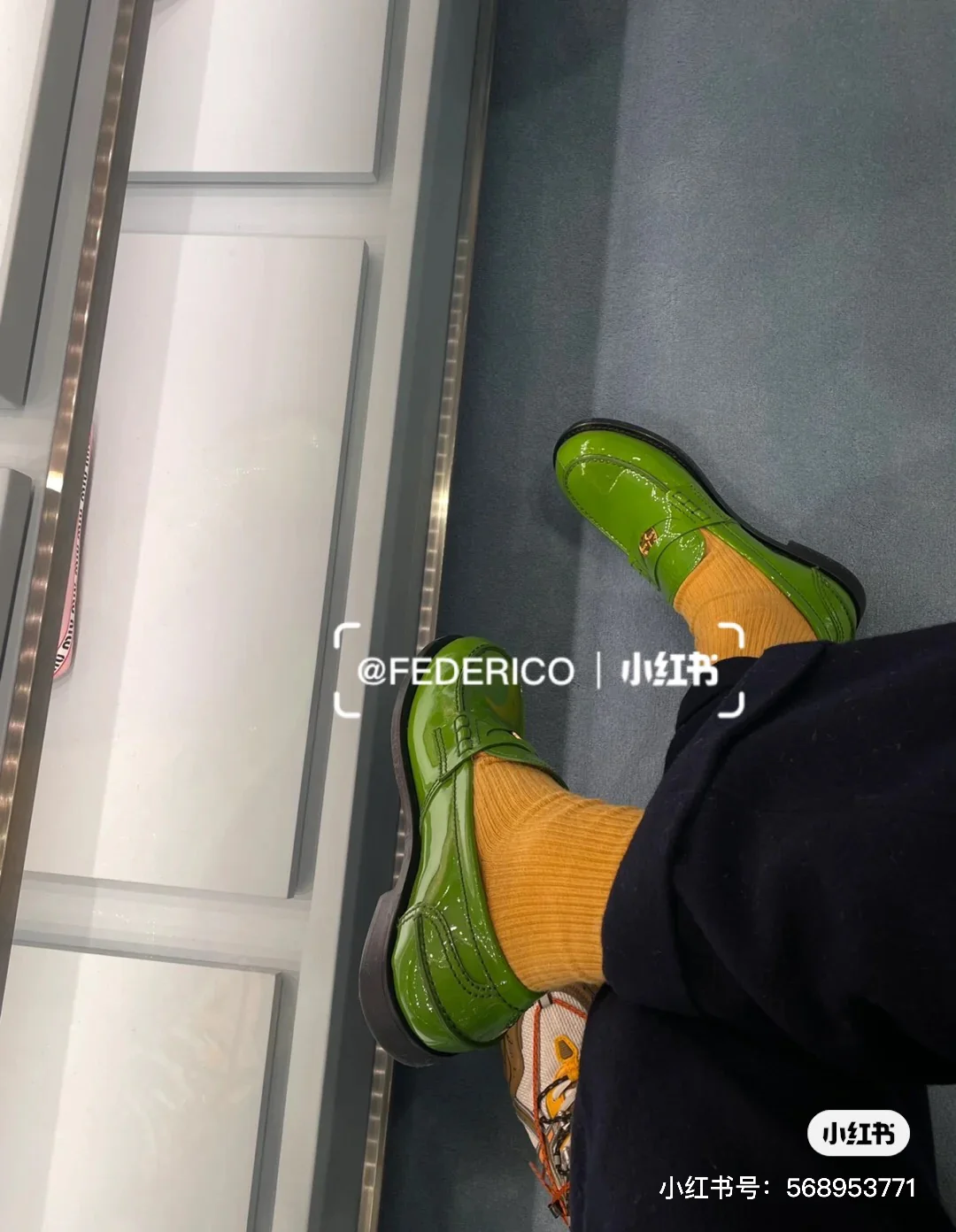 Лоферы Miu Miu Coin — фото в них.