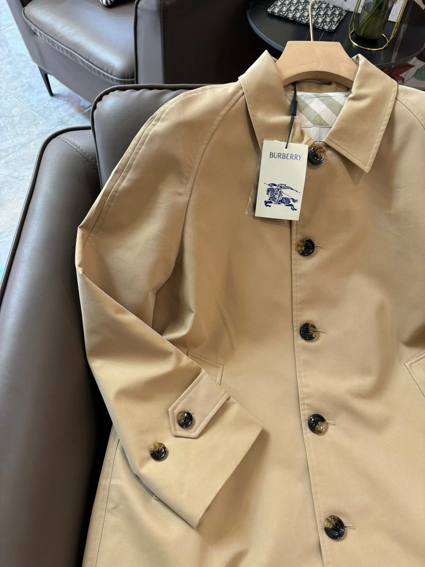 Тренч Burberry 2403-24ss на пуговицах, светло-коричневый.