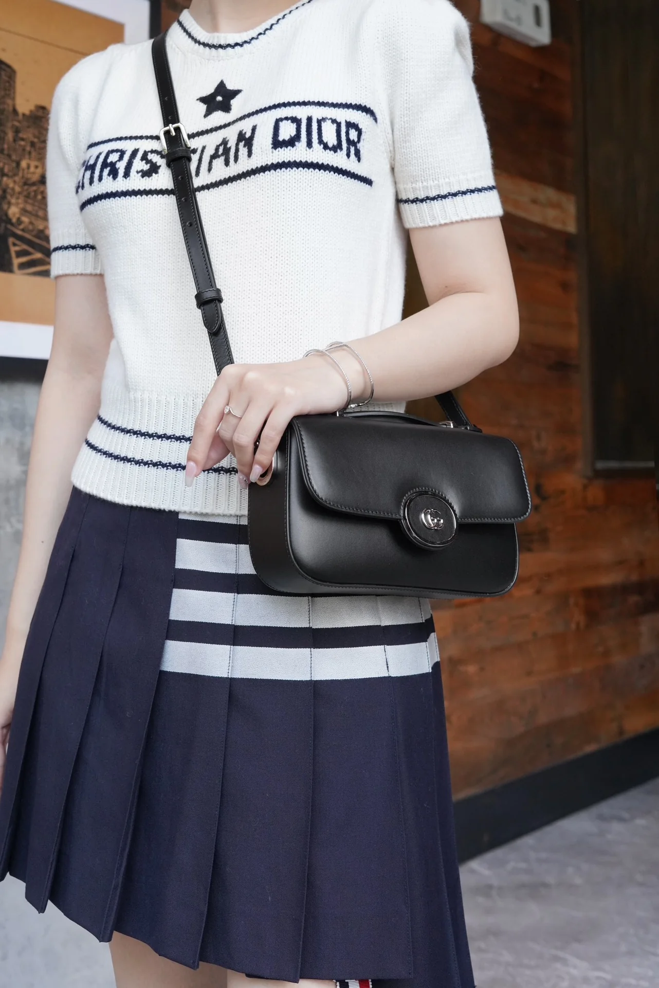 Миниатюрная сумка Gucci Petite GG на цепочке - черная.