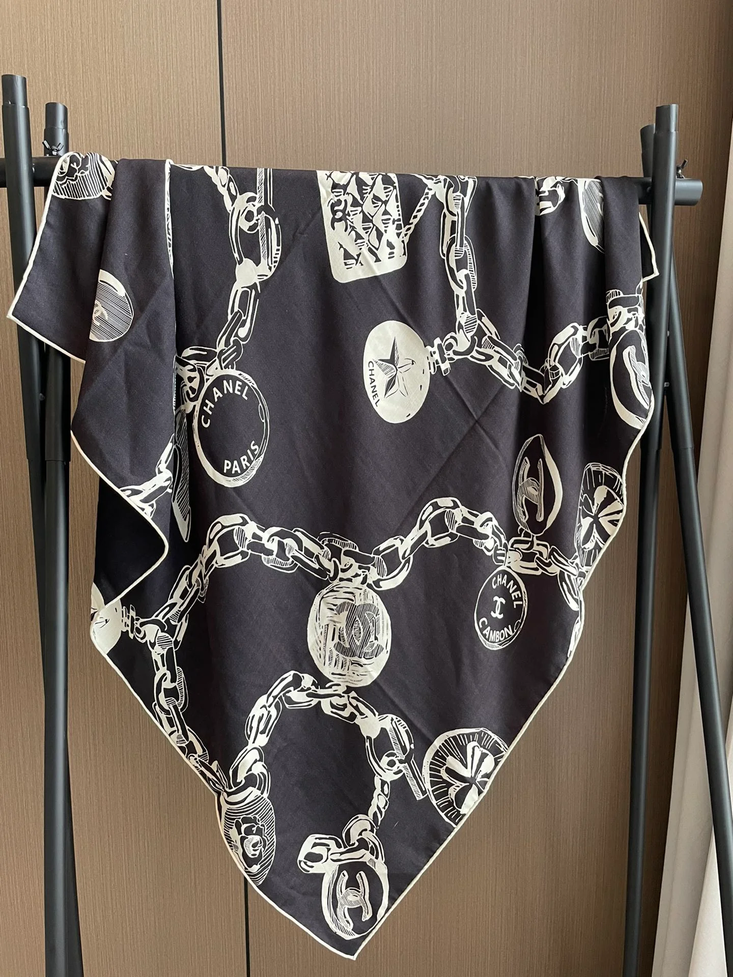 Шелковый шарф Chanel 2024 Charm-Style - черный