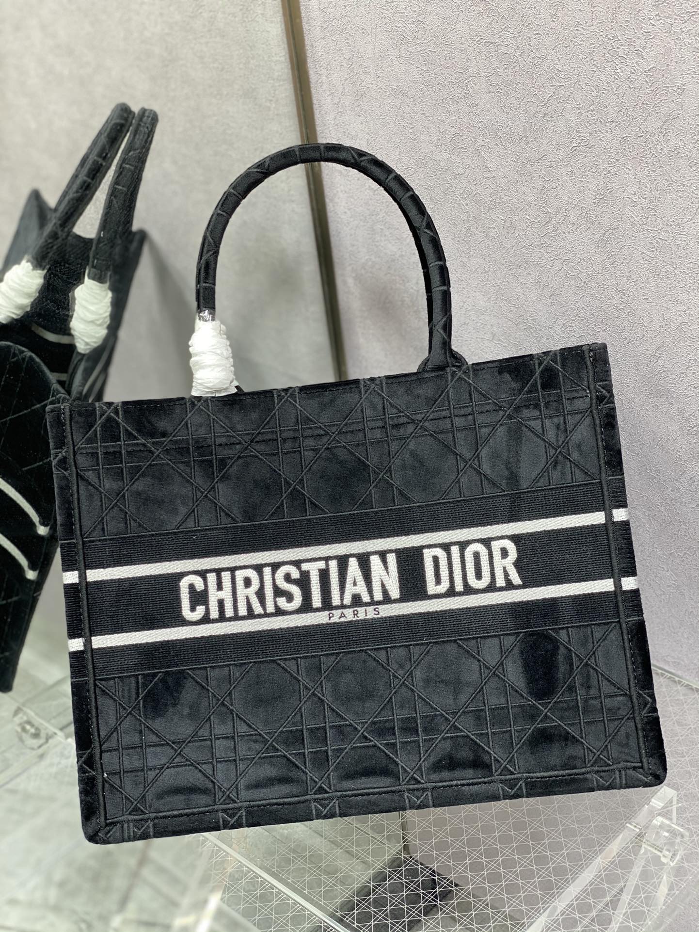 Сумка-тоут Dior Book Tote Small 36-5 см, осенне-зимняя коллекция, бархатный узор 