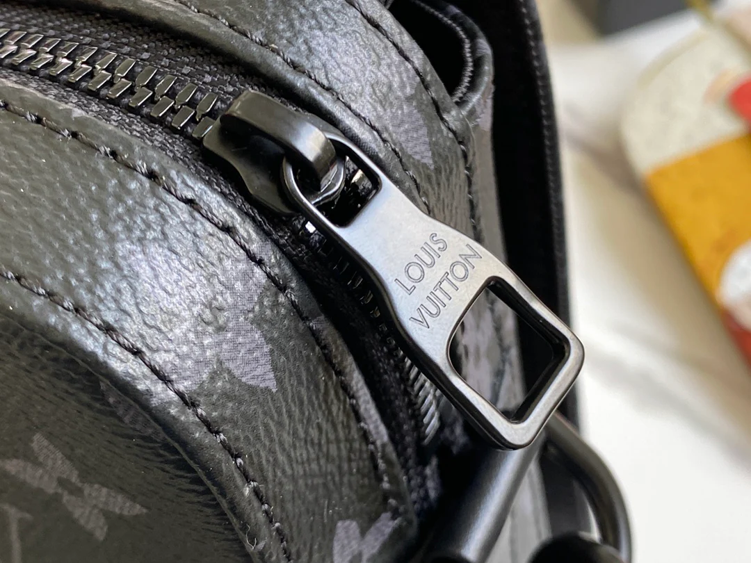 lv-m45585-steamer-messenger bag