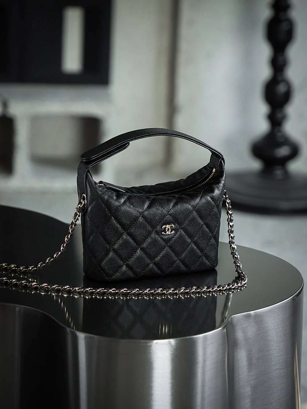 Chanel 25c - Средняя длина, телячья кожа - Сумка для ланча - Черная с золотой фурнитурой