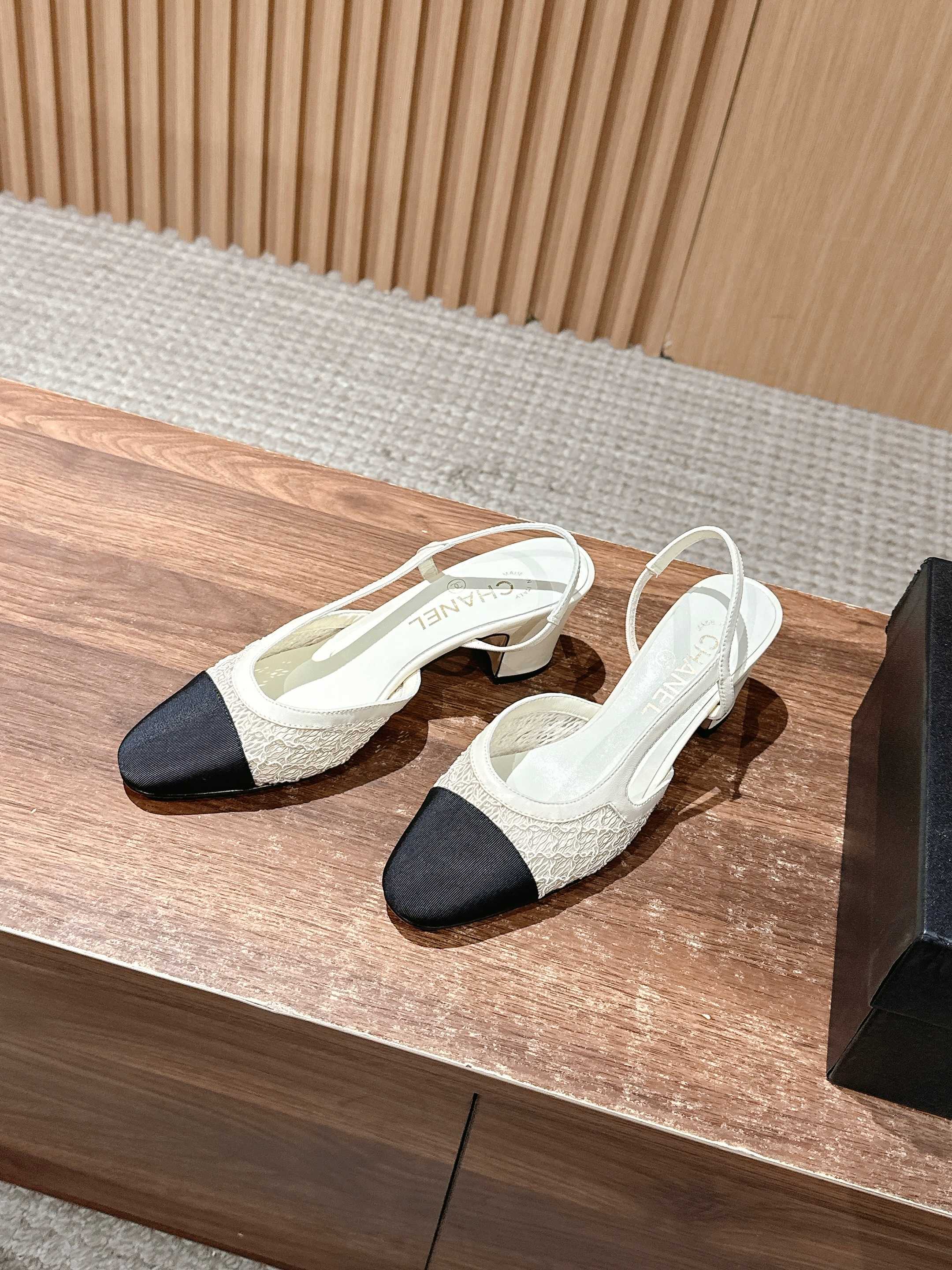 Chanel - Кружево и отделка из шаньдунского шелка - Туфли на массивном каблуке - Бежевый