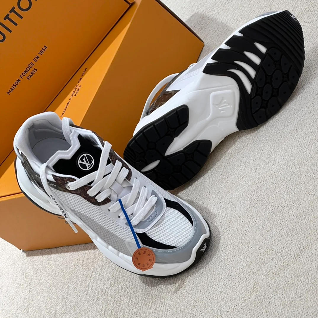 Новинка LV 2023 года - Серия Run 55 - Кроссовки на платформе Monogram - Серые