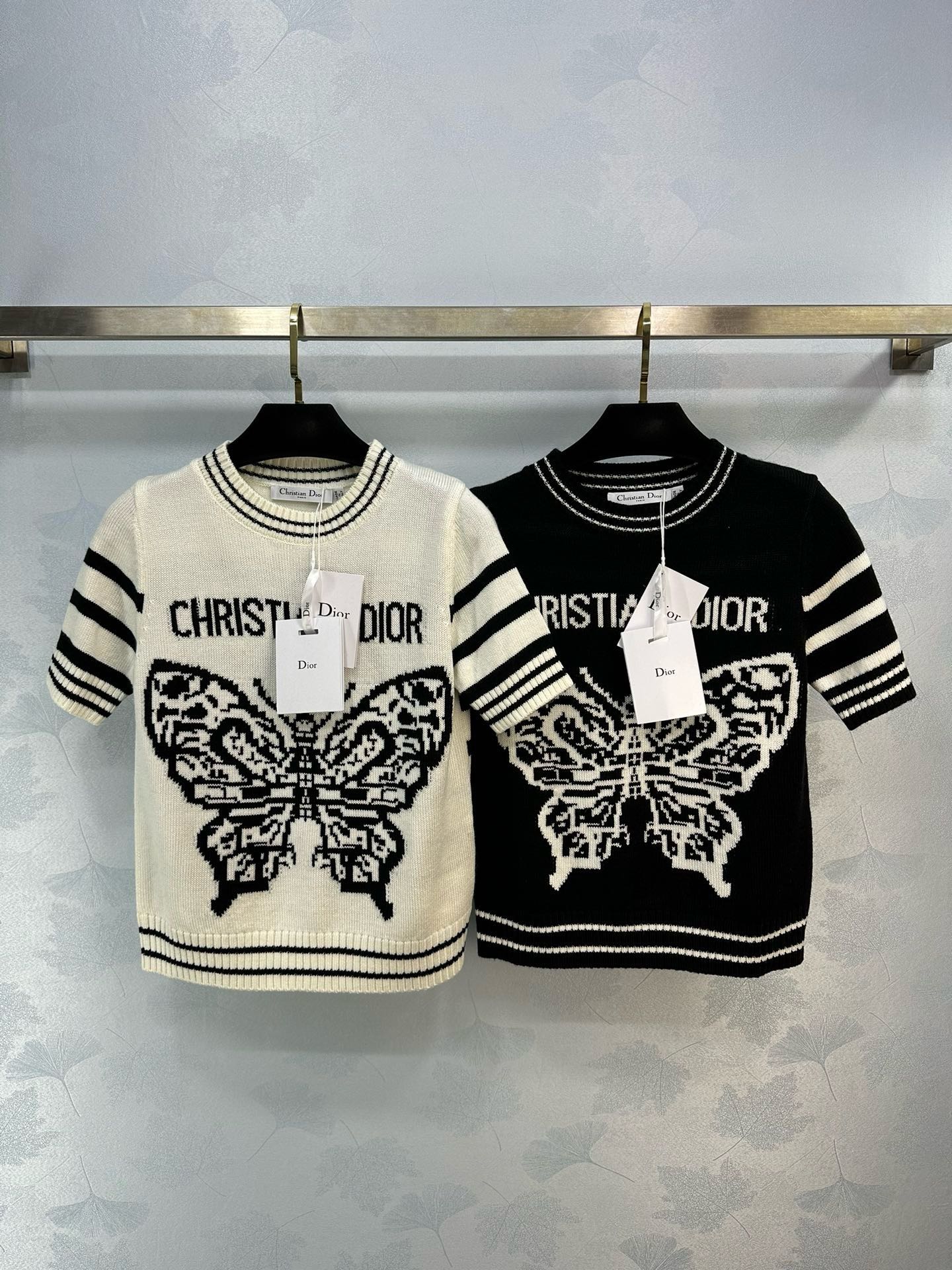 Dior - 2403-24 Новинка ранней весны: вязаный топ с вышивкой в ??виде бабочек и цветов