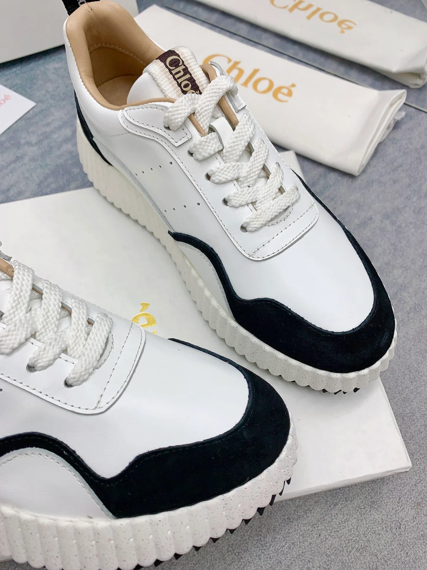 Кроссовки Chloe-nama-sneaker Rainbow Series - белые и черные